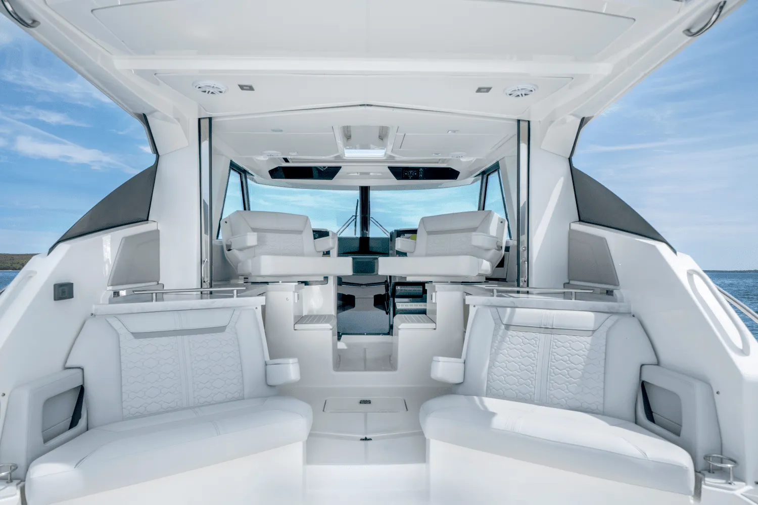 2025 Tiara Yachts LE 43 Image Thumbnail #5