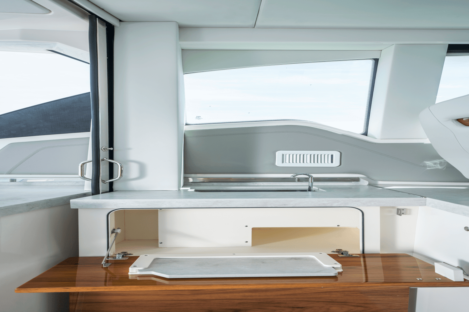 2025 Tiara Yachts LE 43 Image Thumbnail #14