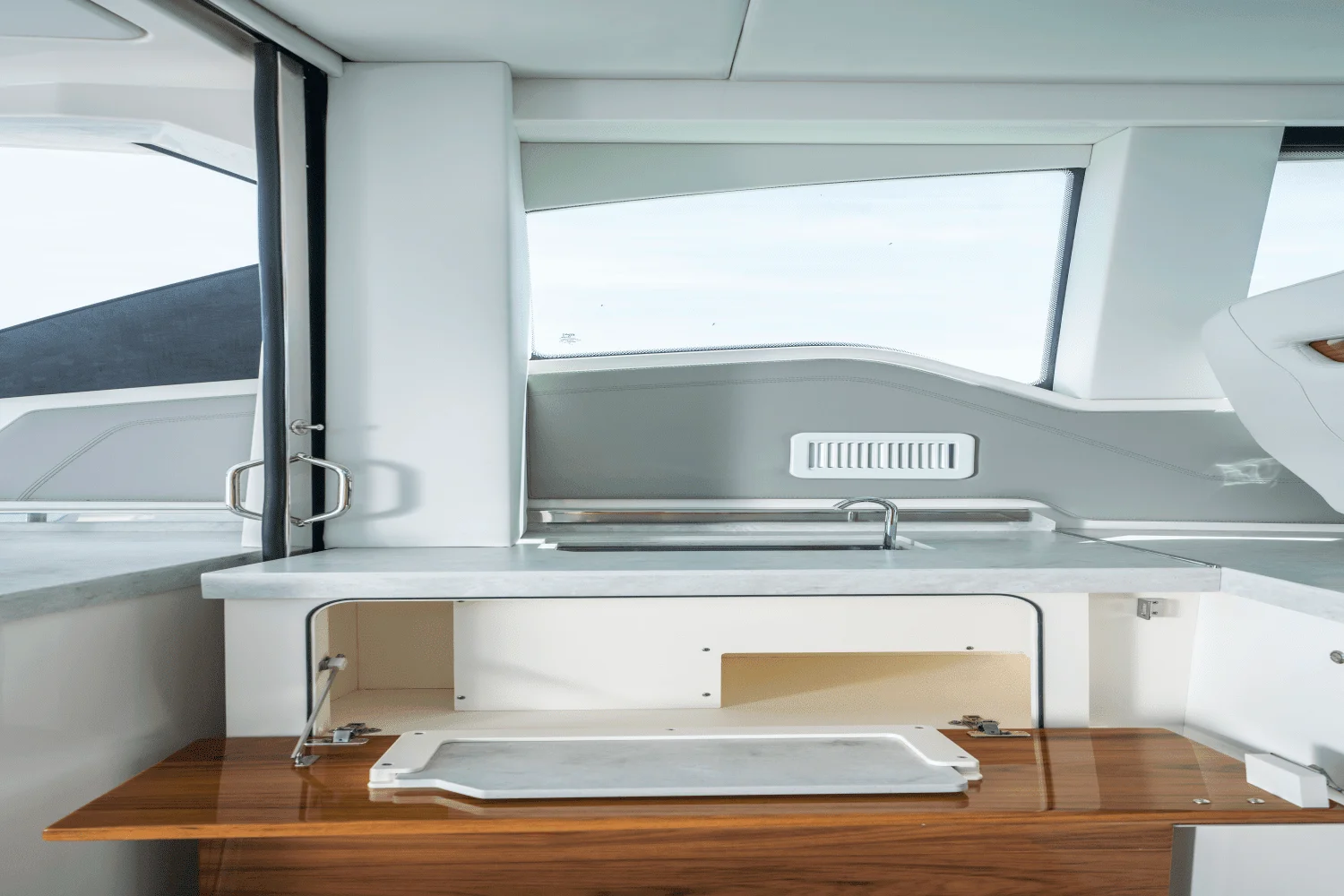 2025 Tiara Yachts LE 43 Image Thumbnail #14