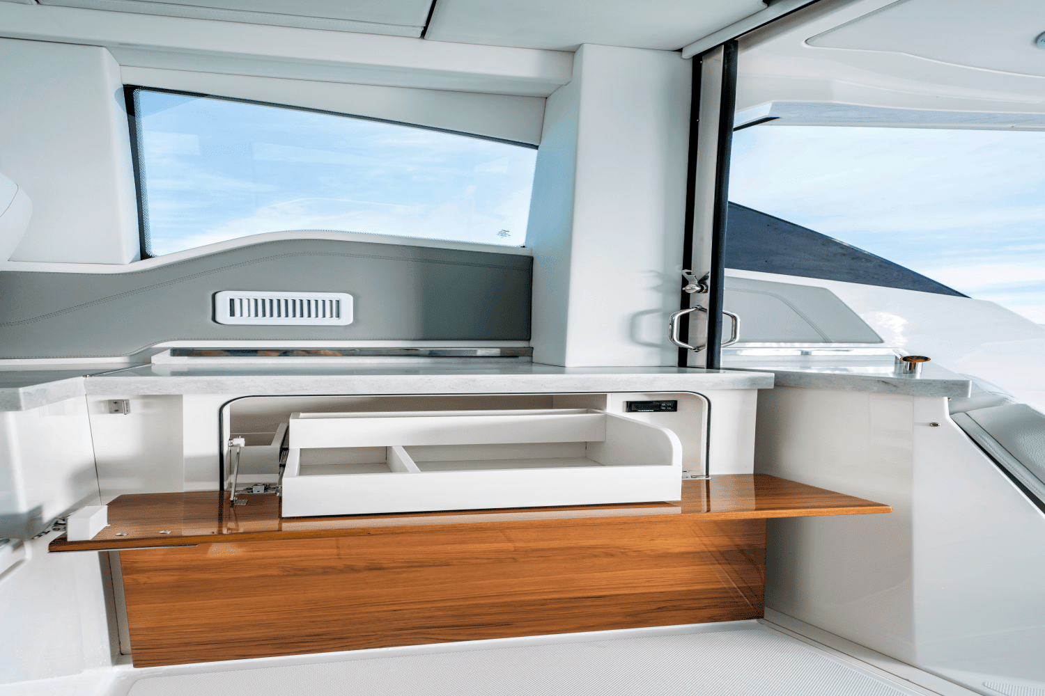 2025 Tiara Yachts LE 43 Image Thumbnail #16