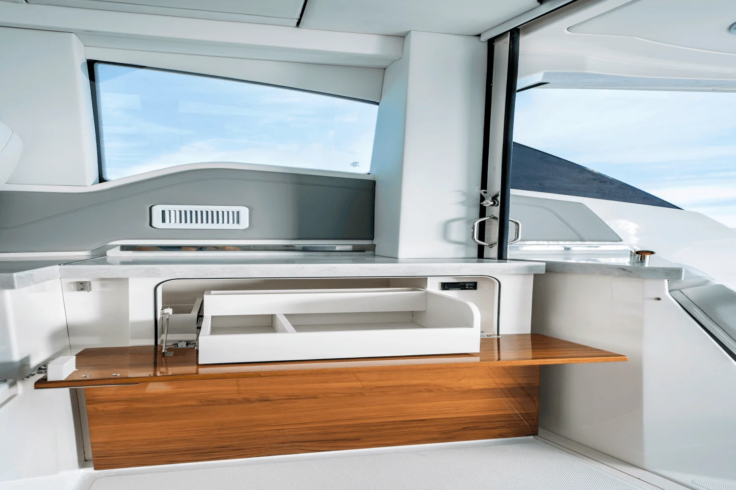 2025 Tiara Yachts LE 43 Image Thumbnail #16