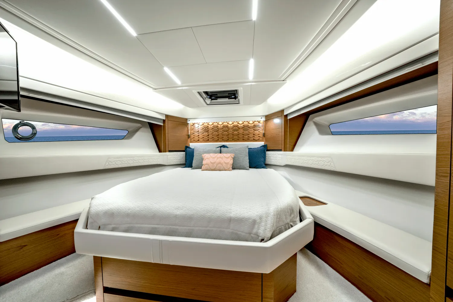 2025 Tiara Yachts LE 48 Image Thumbnail #30