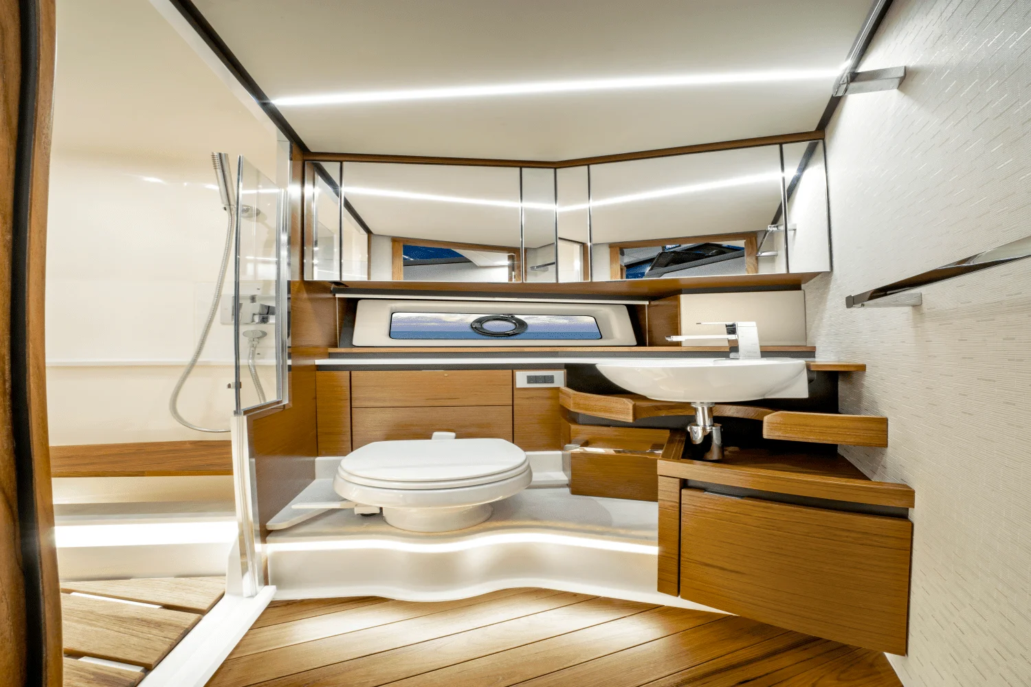 2025 Tiara Yachts LE 48 Image Thumbnail #11