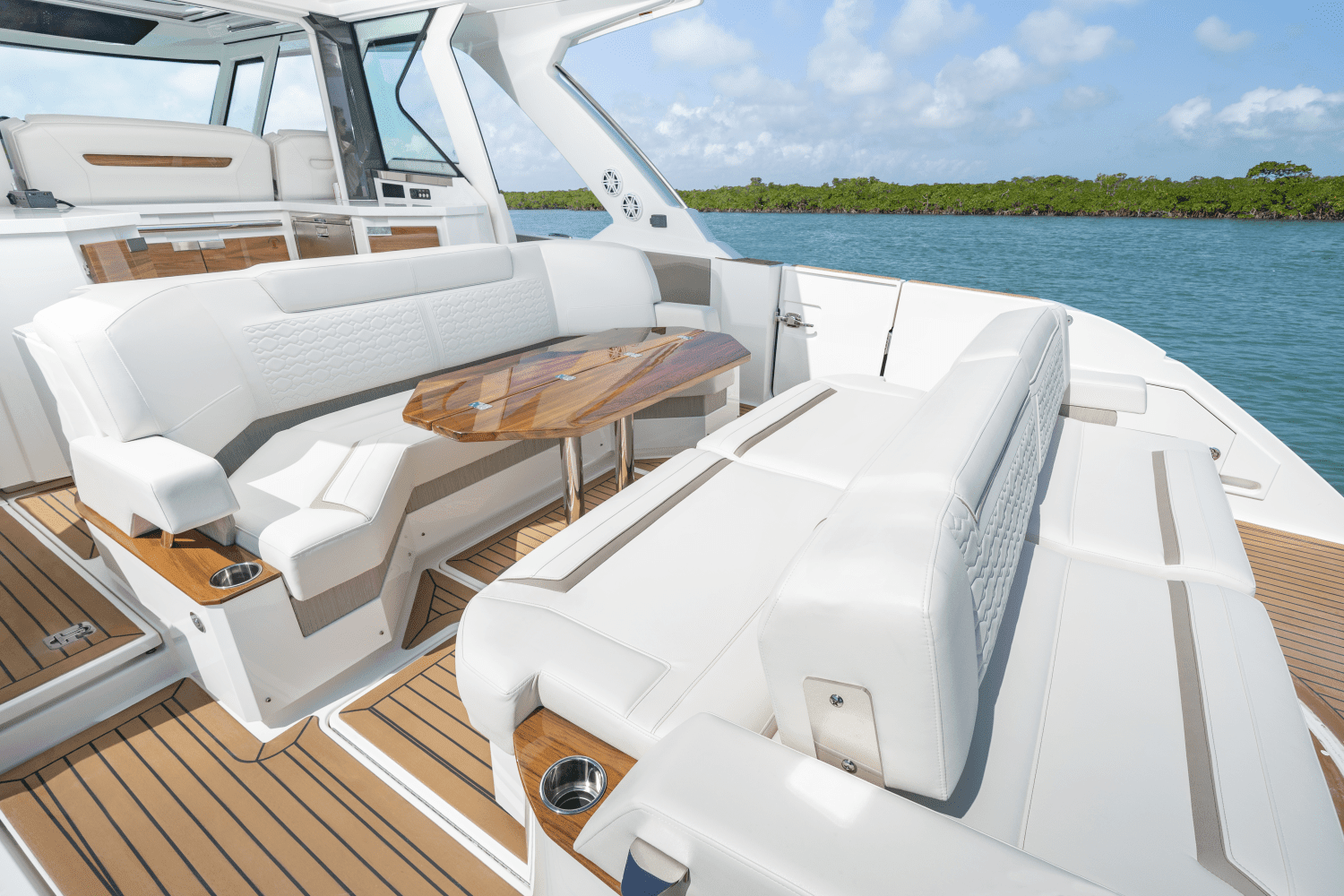 2025 Tiara Yachts LS 48 Image Thumbnail #4