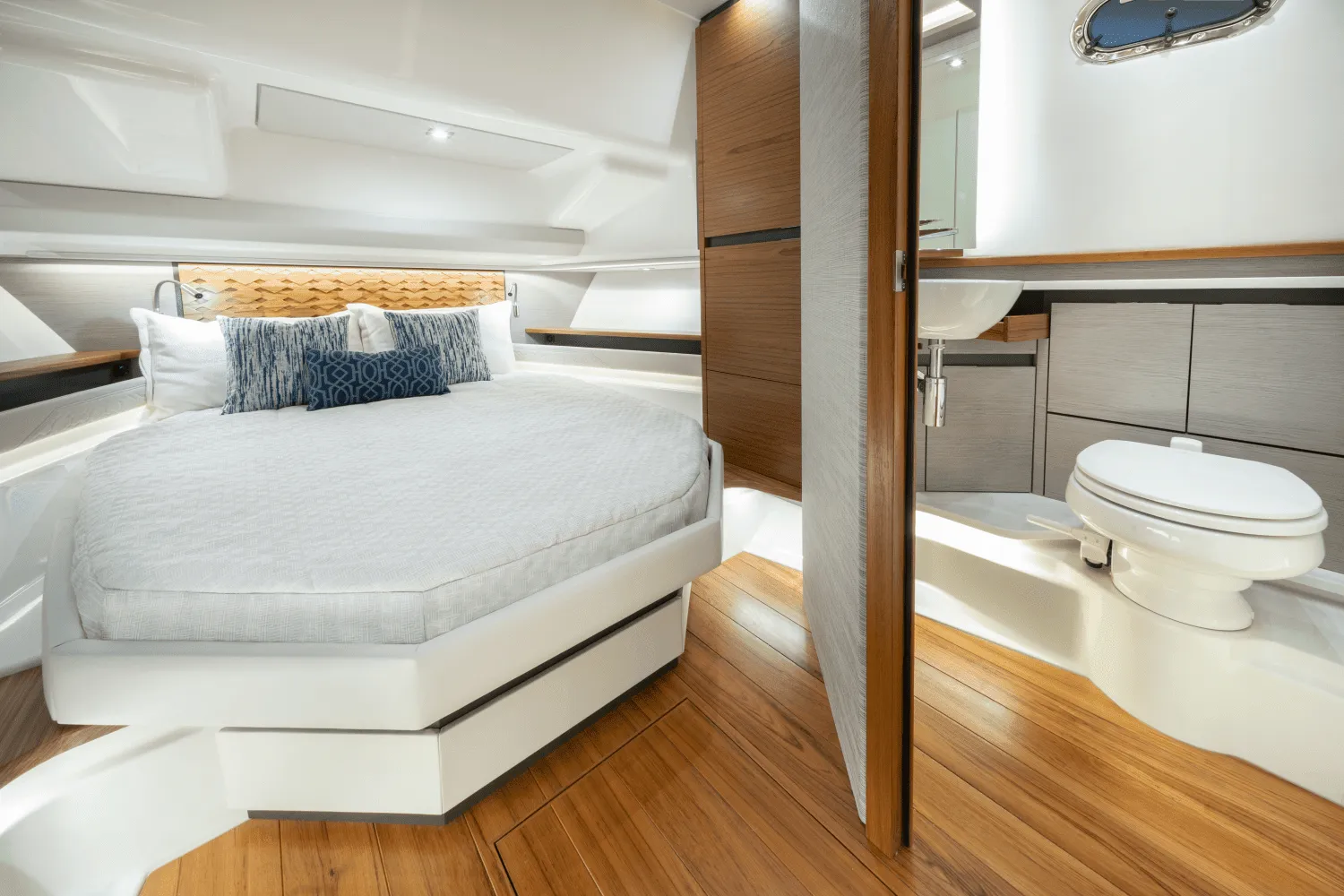2025 Tiara Yachts LS 48 Image Thumbnail #20