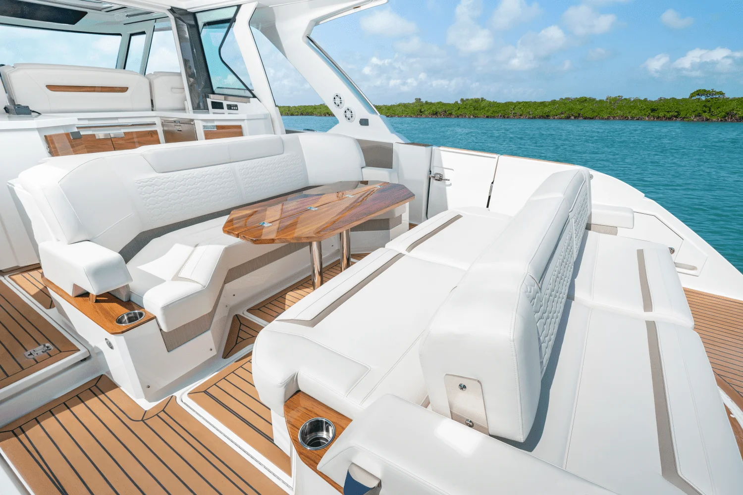 2025 Tiara Yachts LS 48 Image Thumbnail #4