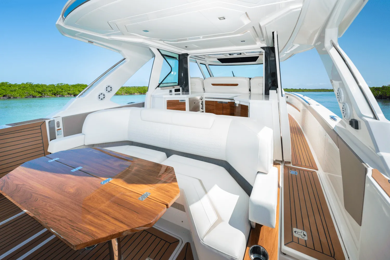2025 Tiara Yachts LS 48 Image Thumbnail #9