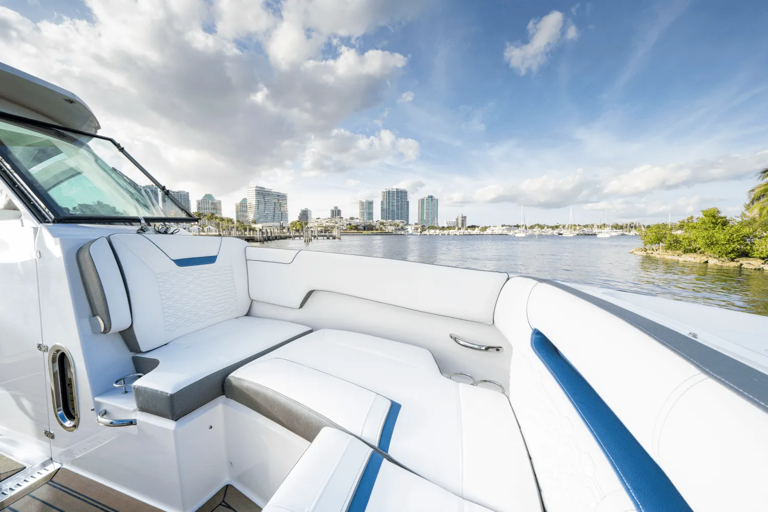 2025 Tiara Yachts LX 34 Image Thumbnail #31