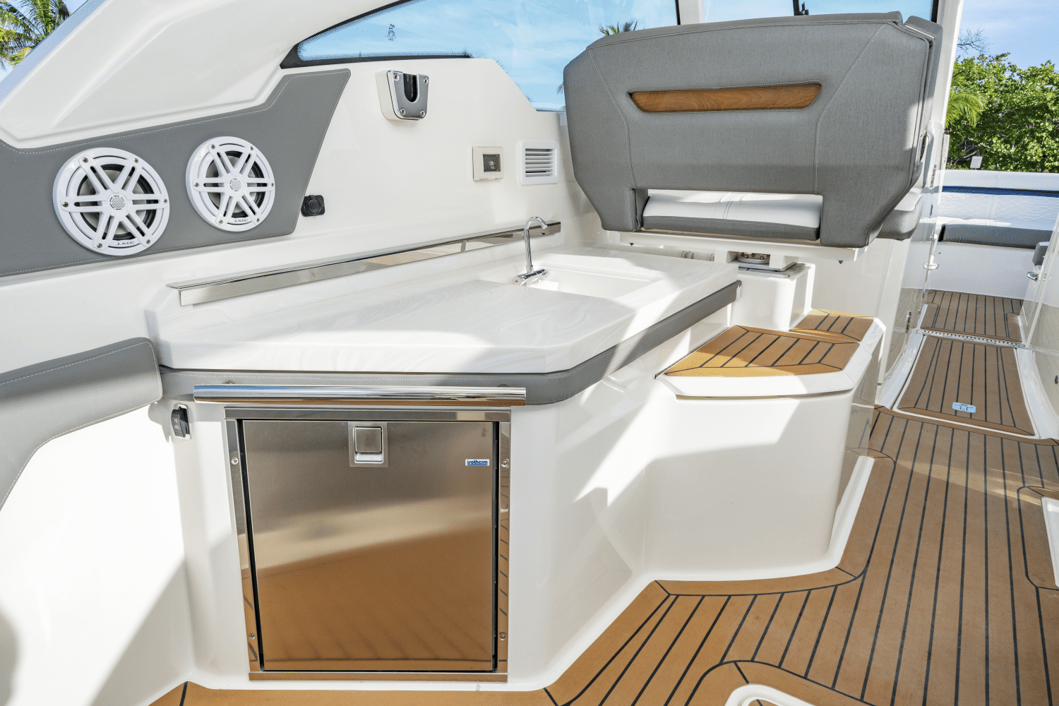 2025 Tiara Yachts LX 34 Image Thumbnail #36