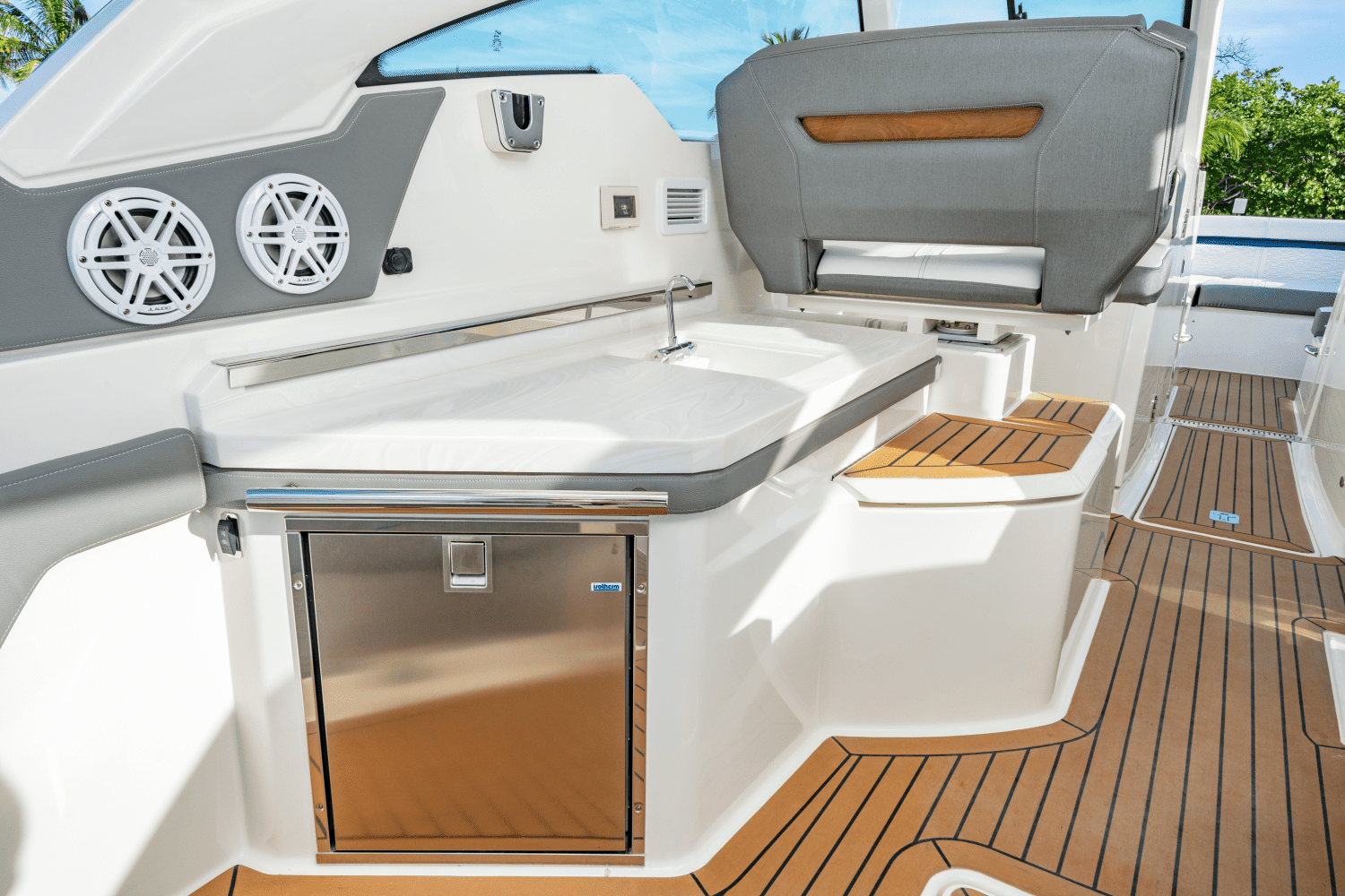 2025 Tiara Yachts LX 34 Image Thumbnail #36
