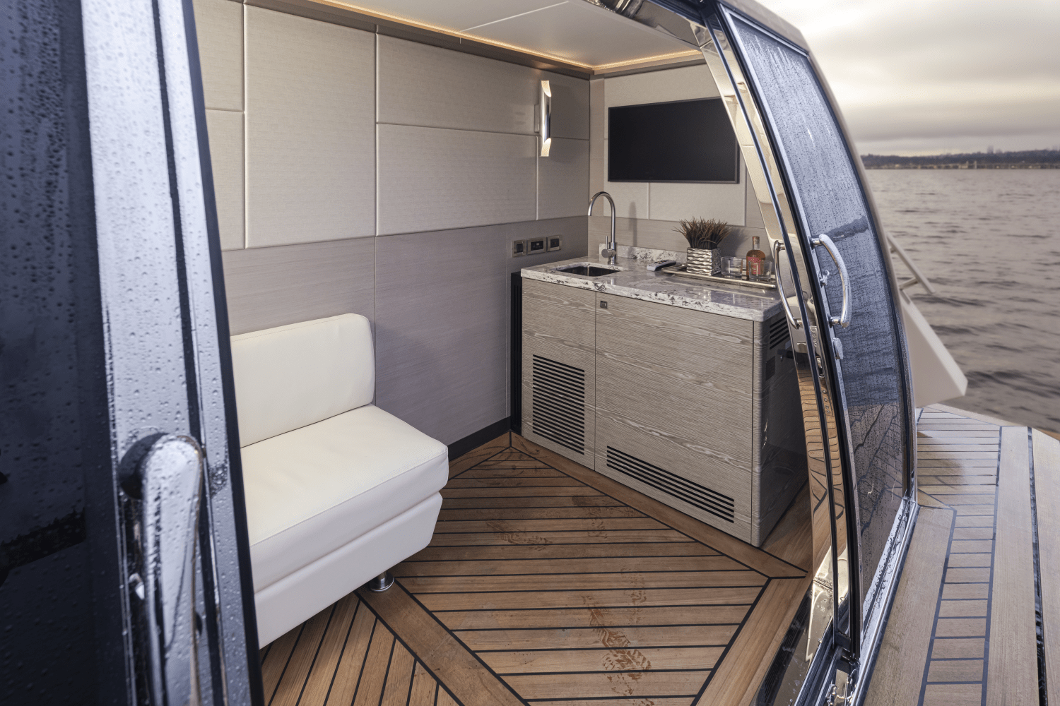 2025 Ocean Alexander
                                                             27R Image Thumbnail #37