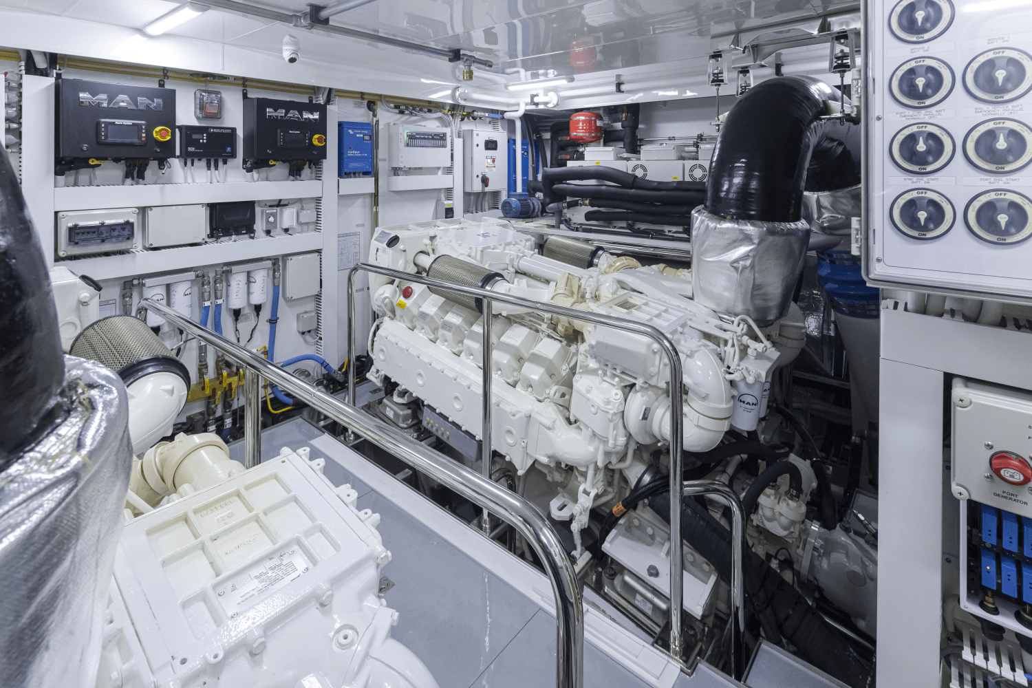 2025 Ocean Alexander
                                                             27R Image Thumbnail #98