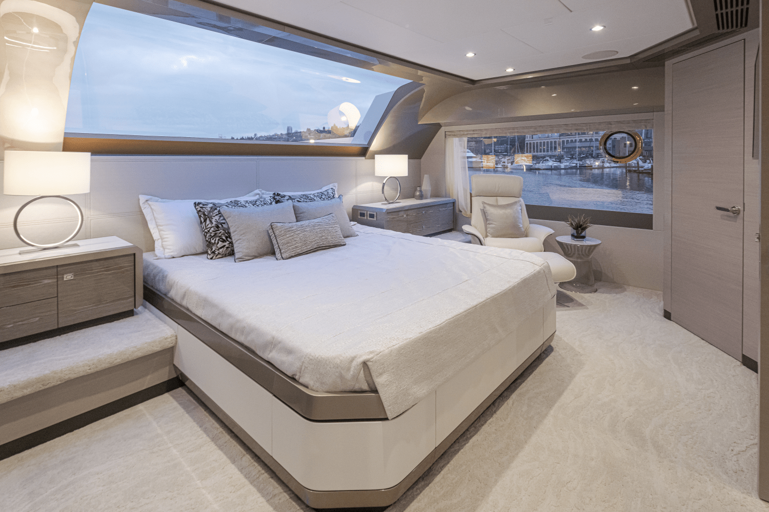 2025 Ocean Alexander
                                                             27R Image Thumbnail #59