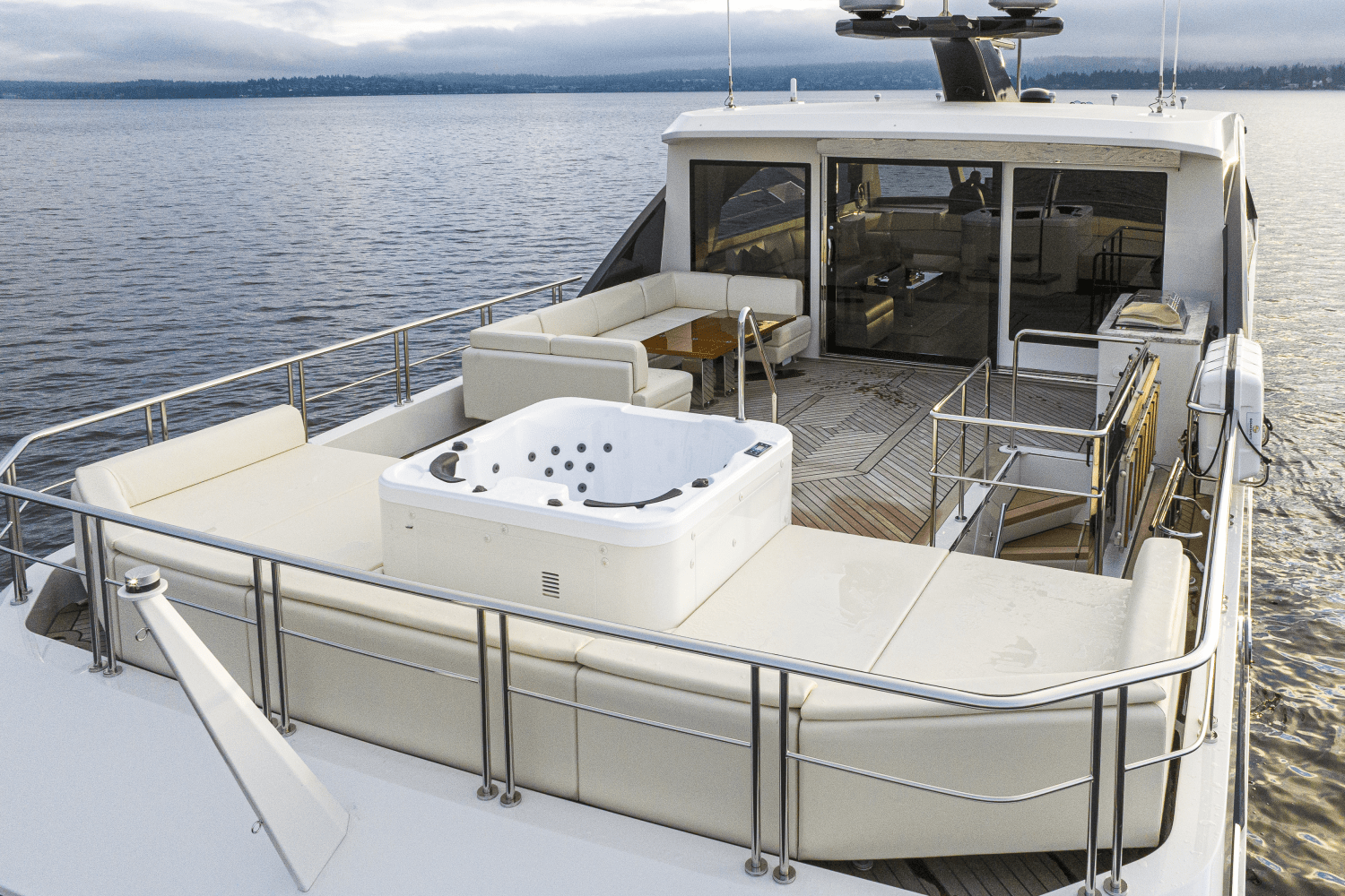 2025 Ocean Alexander
                                                             27R Image Thumbnail #30