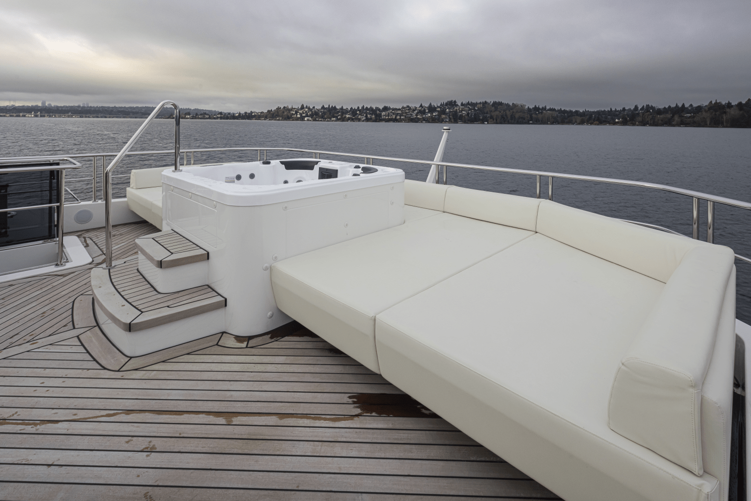 2025 Ocean Alexander
                                                             27R Image Thumbnail #32