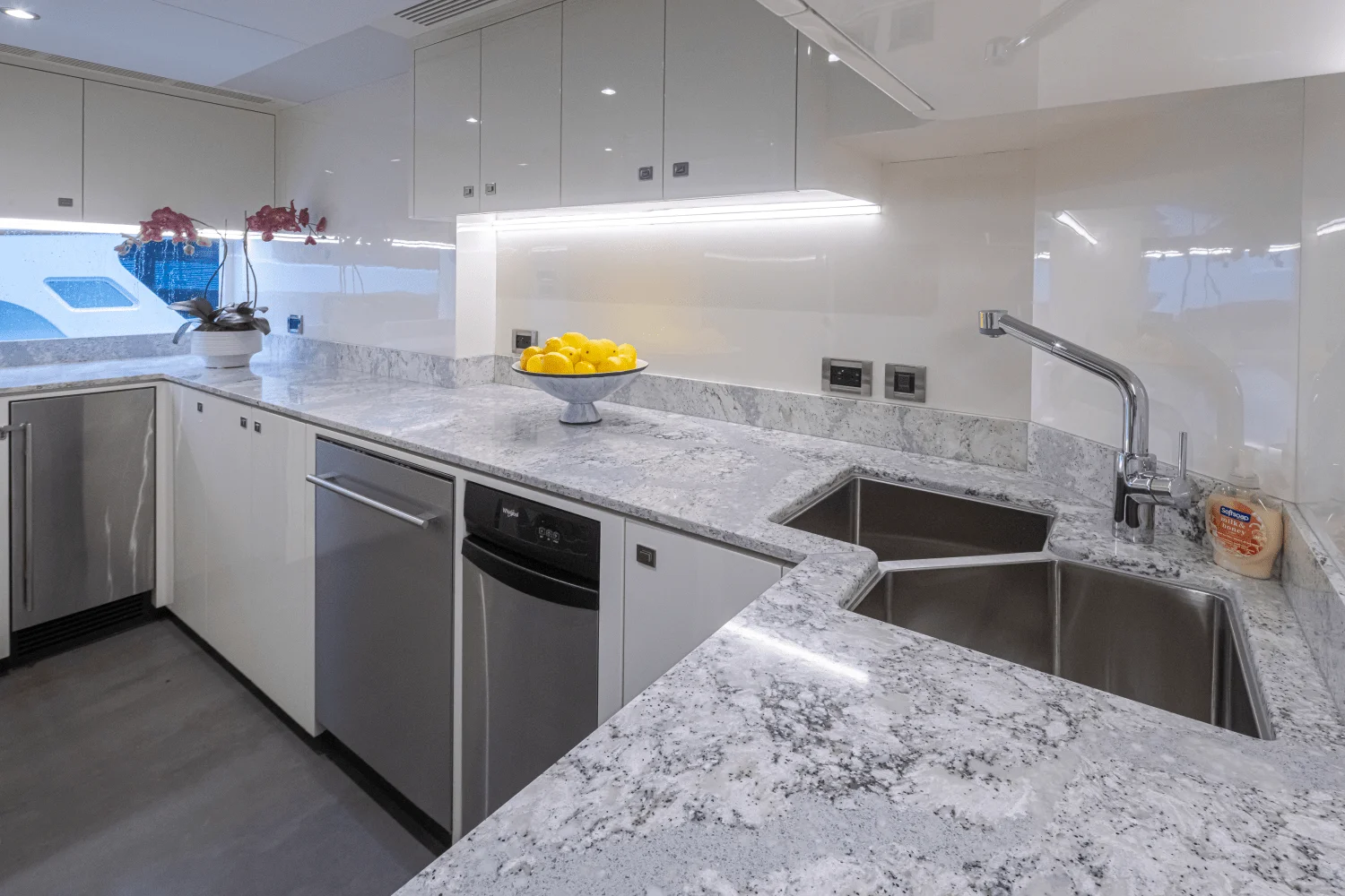 2026 Ocean Alexander
                                                             27R Image Thumbnail #54