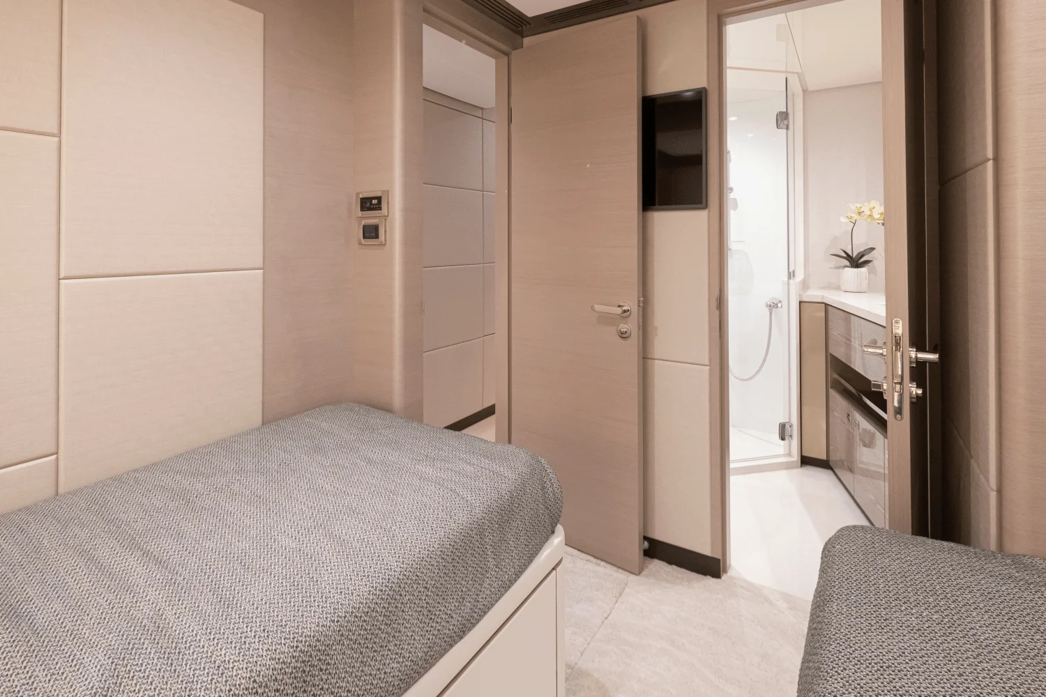 2026 Ocean Alexander
                                                             27R Image Thumbnail #82