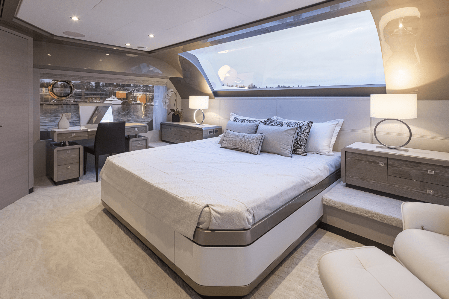 2025 Ocean Alexander
                                                             27R Image Thumbnail #61