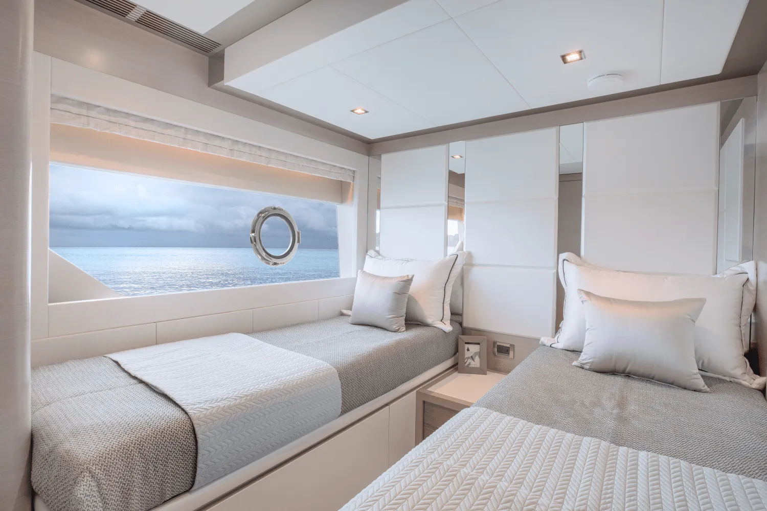 2025 Ocean Alexander
                                                             28E Image Thumbnail #38