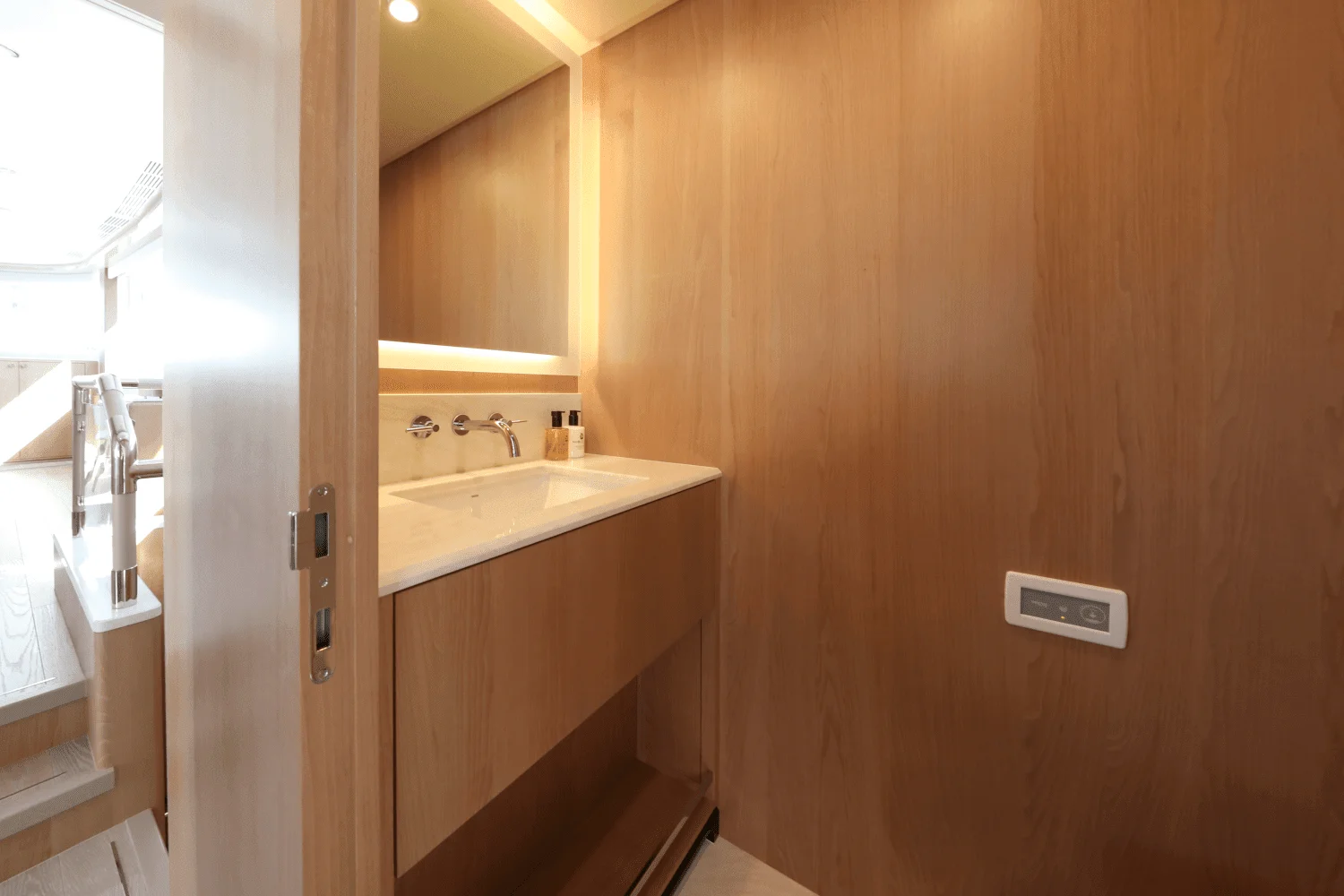 2026 Ocean Alexander
                                                             28L Image Thumbnail #59