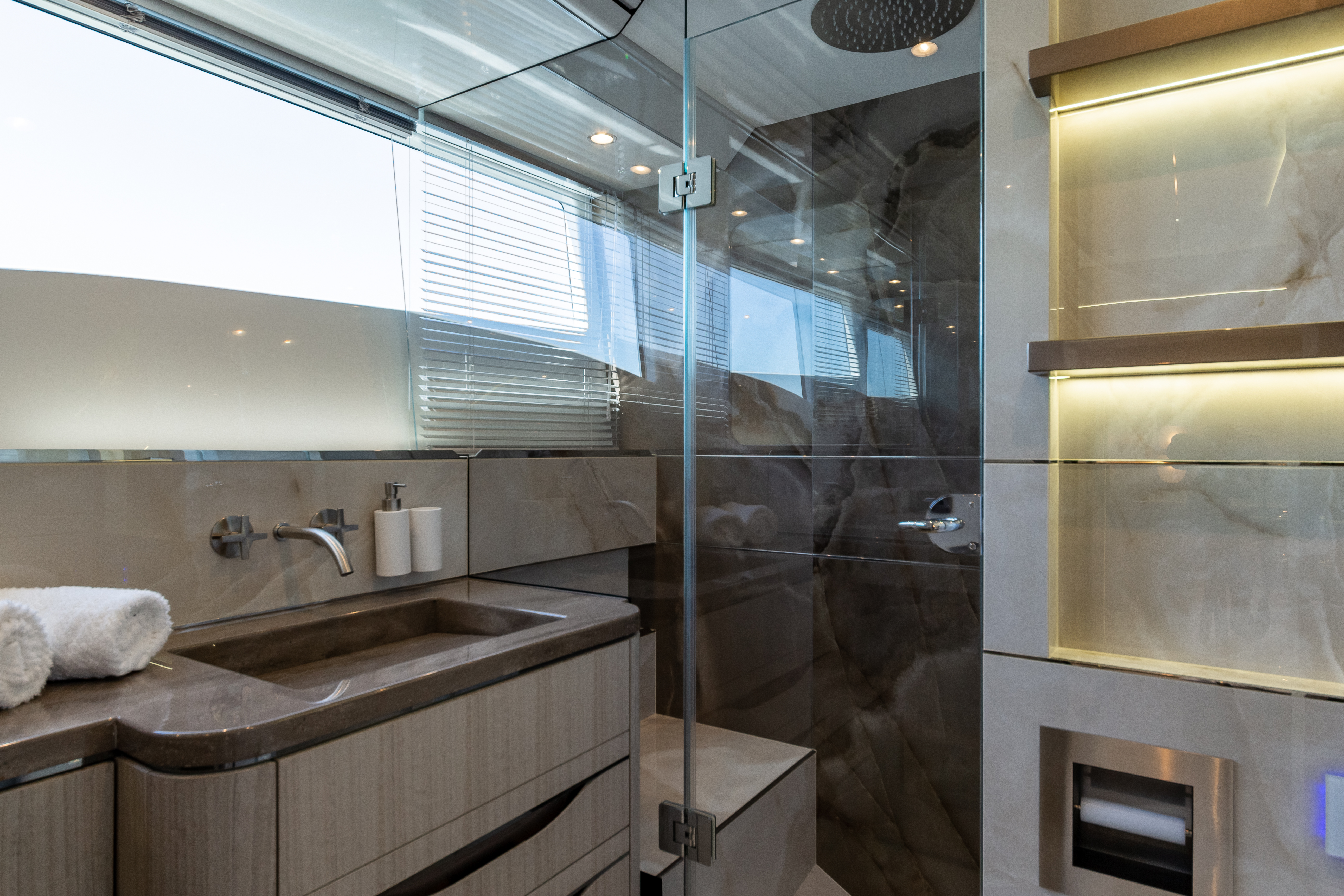 2026 Galeon 620 FLY Image Thumbnail #38