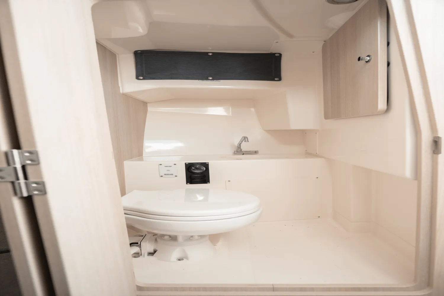 2025 Bayliner T25 Pilothouse Image Thumbnail #9