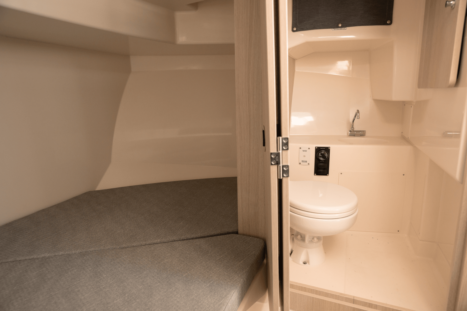 2025 Bayliner T25 Pilothouse Image Thumbnail #10