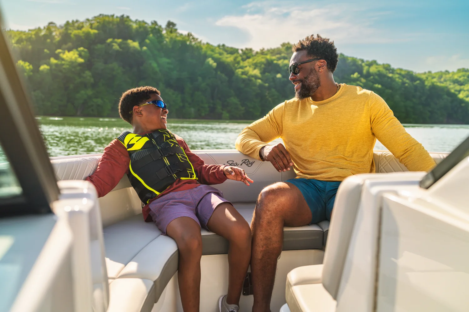 2026 Sea Ray SDX 230 Outboard Image Thumbnail #11