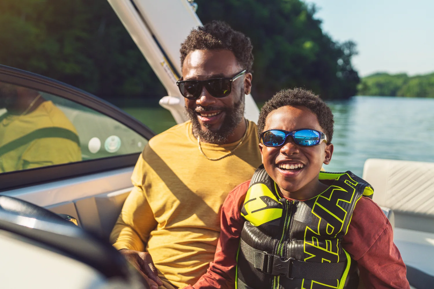 2026 Sea Ray SDX 230 Outboard Image Thumbnail #14