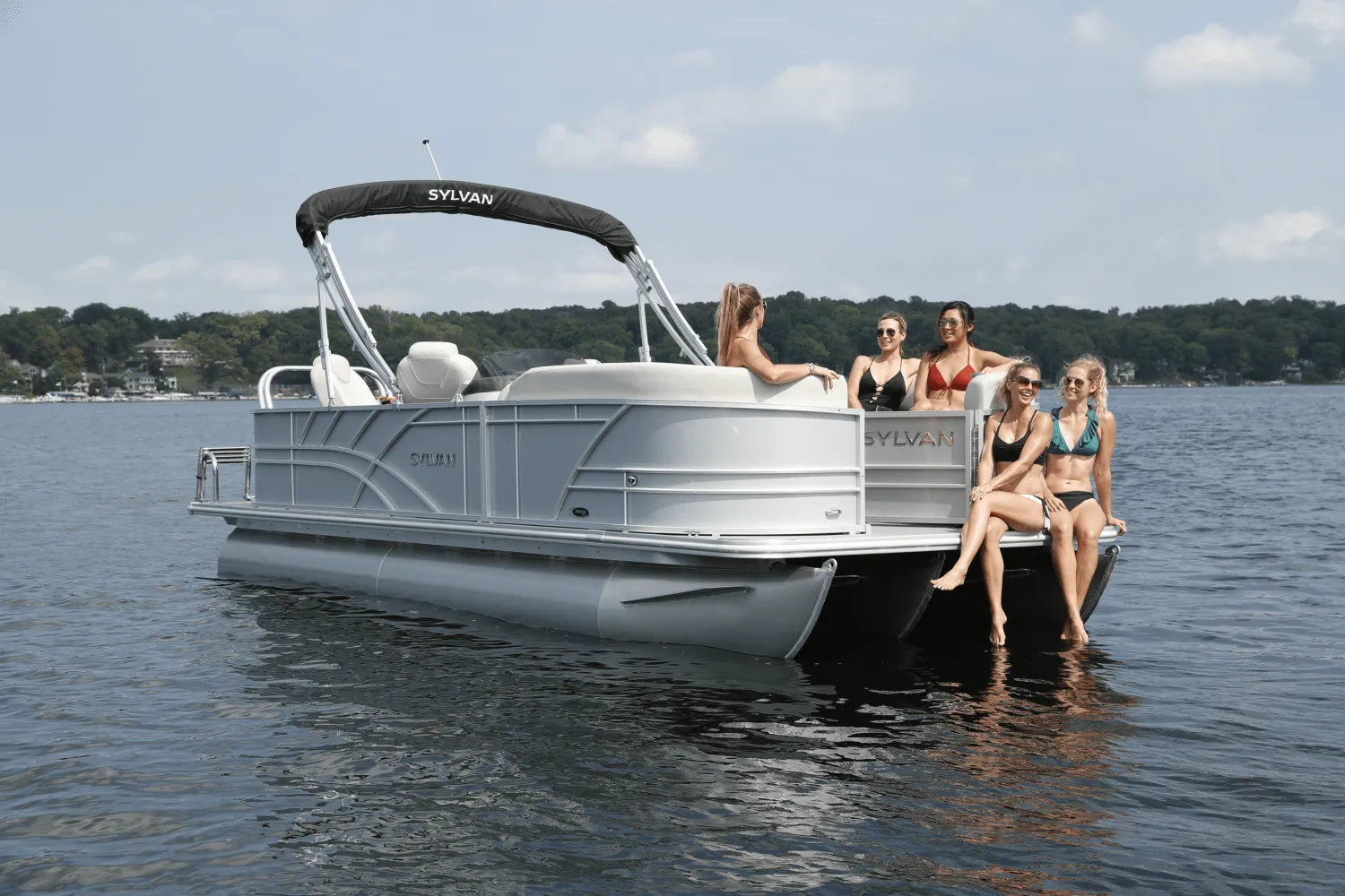 2026 Sylvan Mirage 8522 Party Fish Image Thumbnail #0