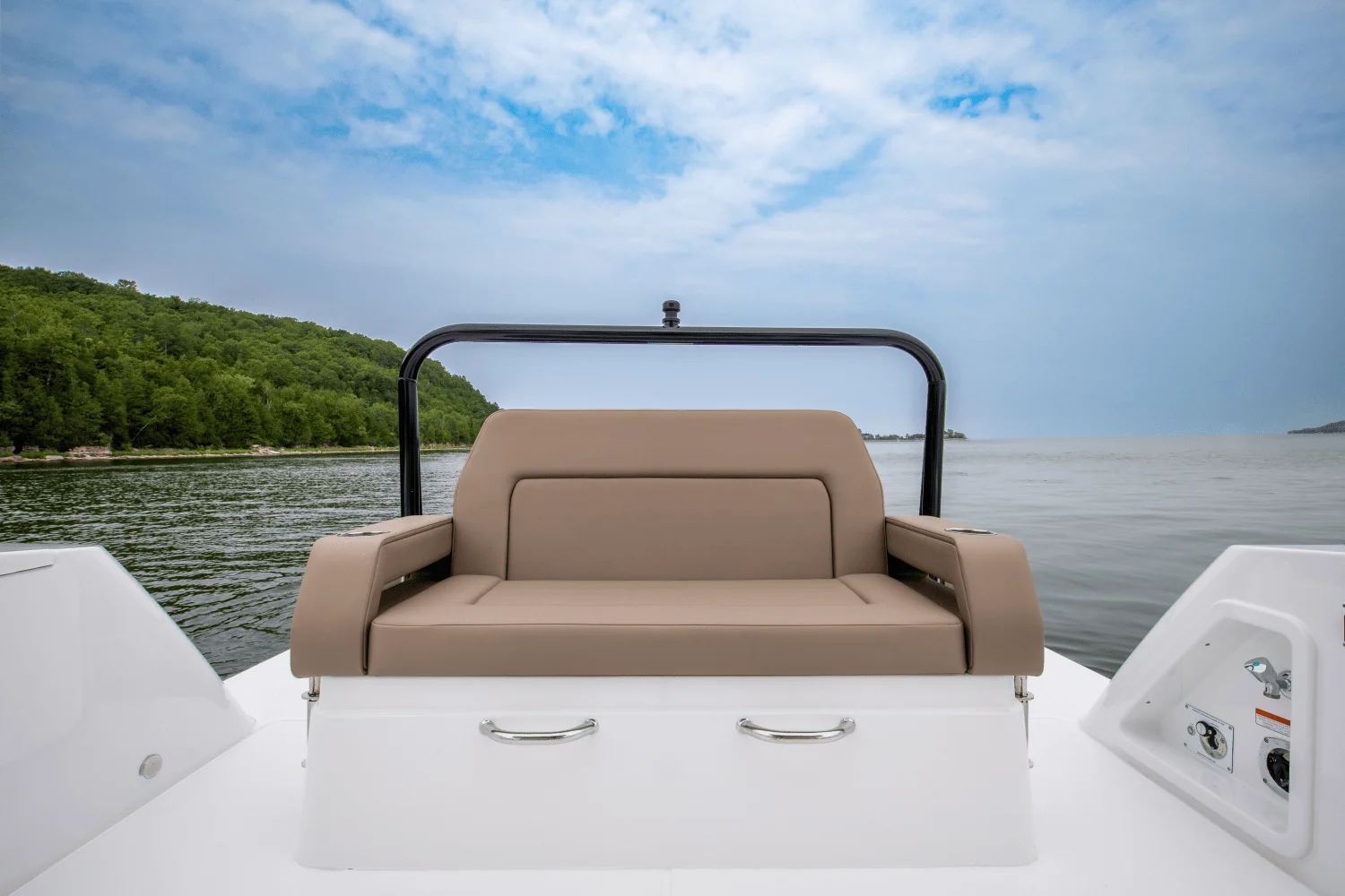 2026 Cruisers Yachts 38 VTR Image Thumbnail #9