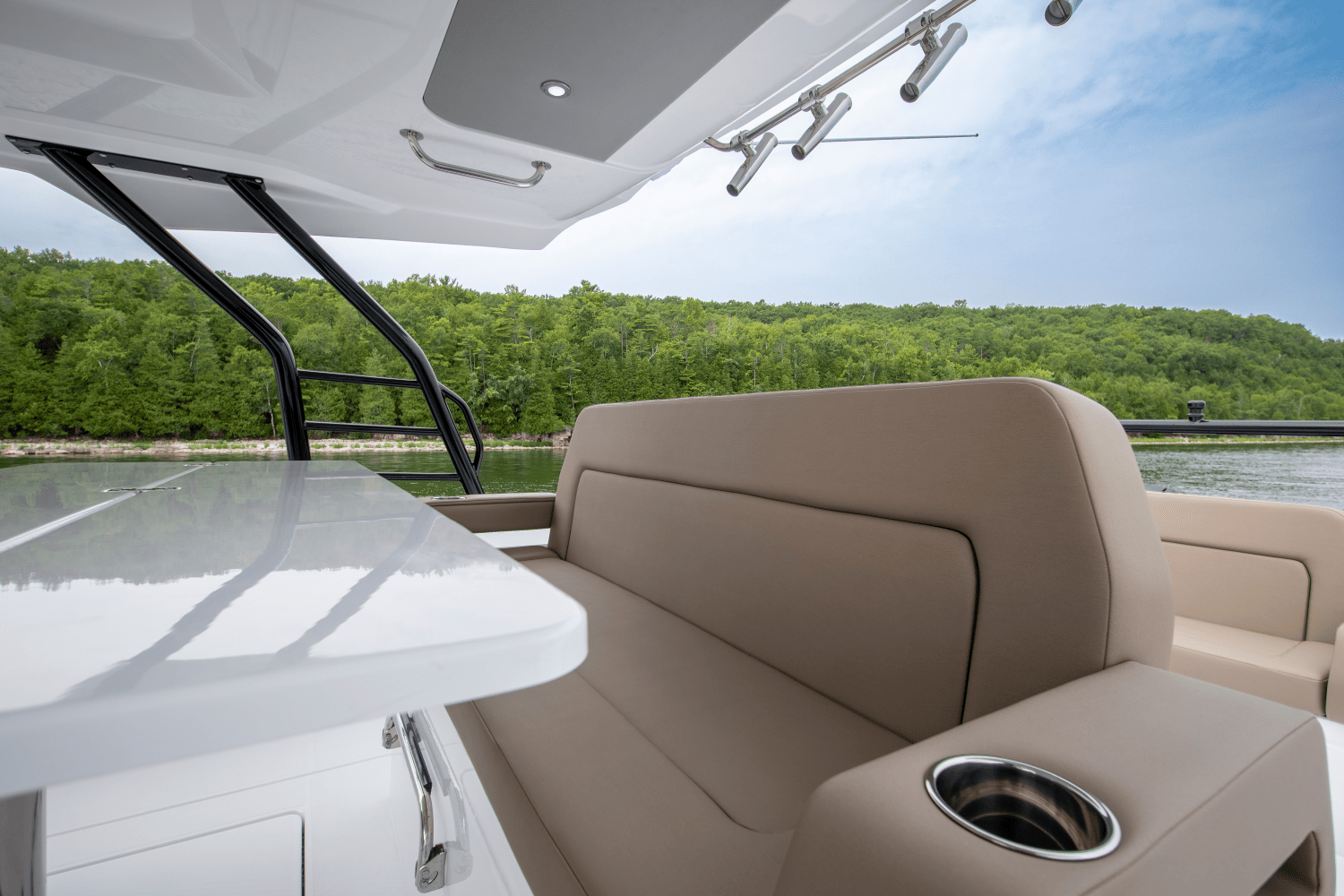 2026 Cruisers Yachts 38 VTR Image Thumbnail #19