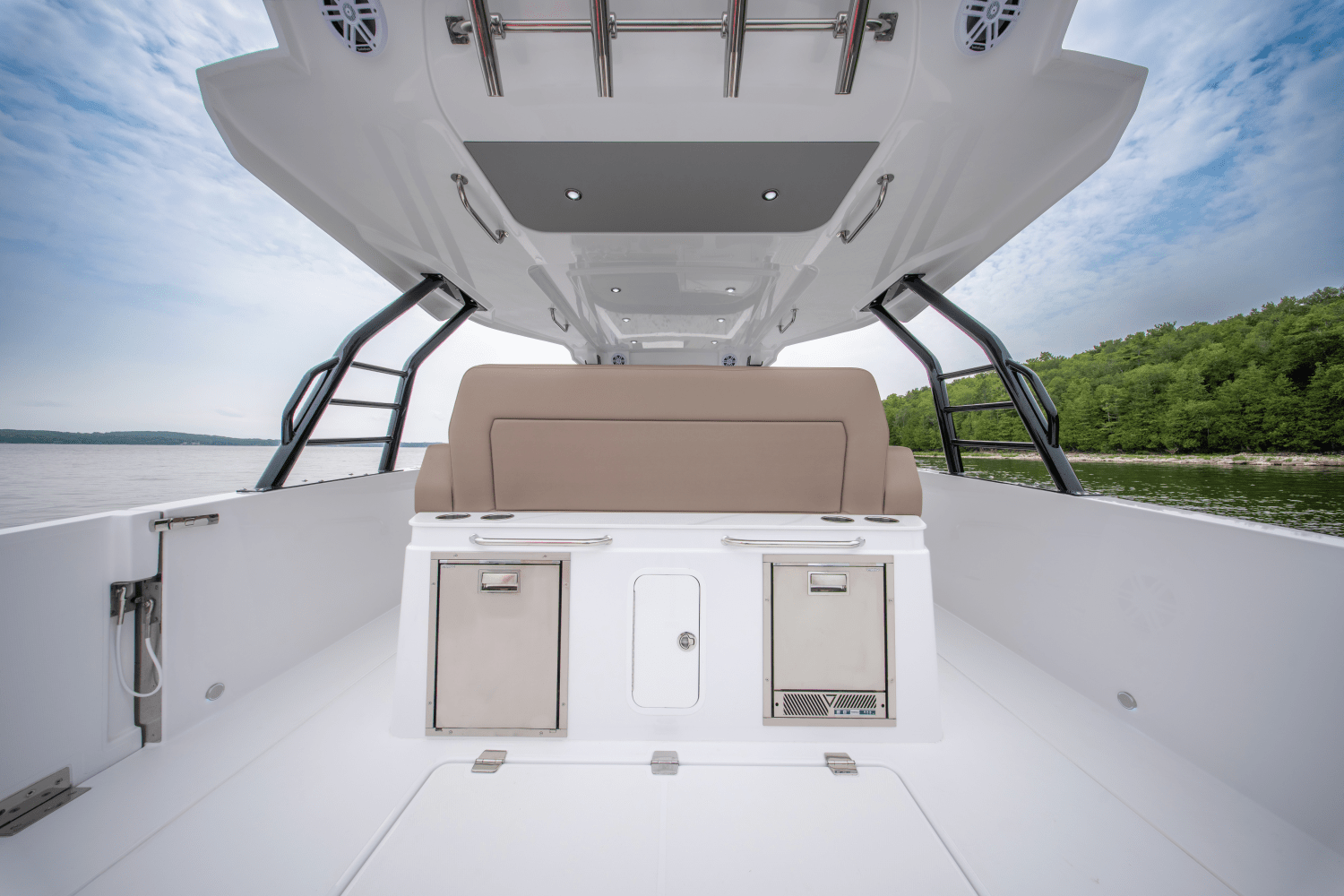 2026 Cruisers Yachts 38 VTR Image Thumbnail #11