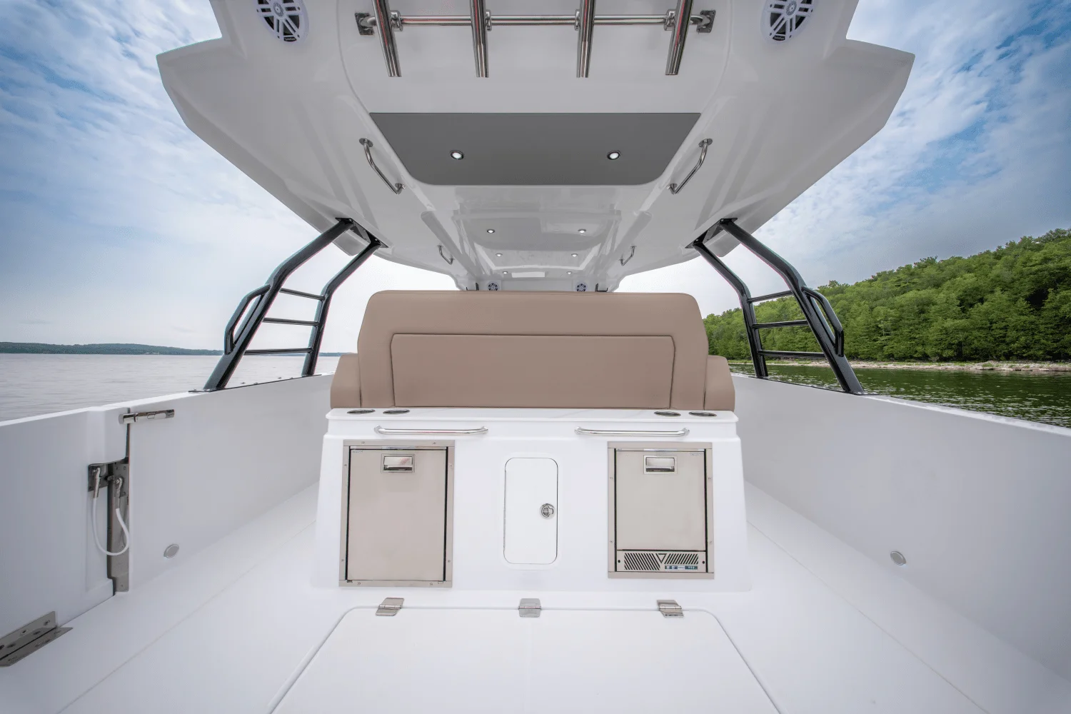 2026 Cruisers Yachts 38 VTR Image Thumbnail #11