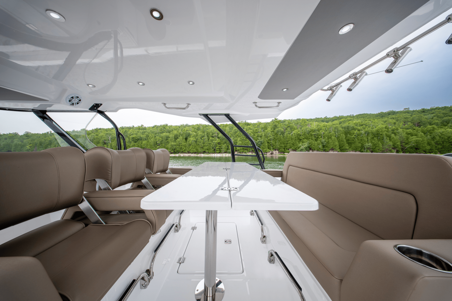 2026 Cruisers Yachts 38 VTR Image Thumbnail #18