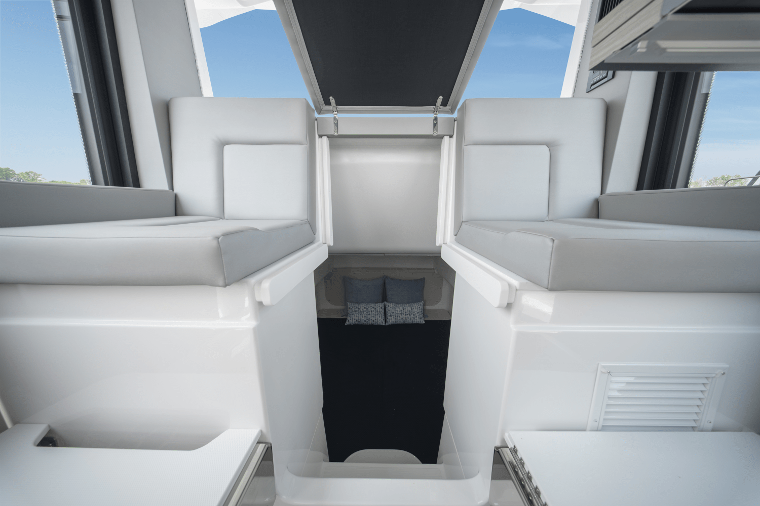 2026 Cruisers Yachts 38 VTR EC Image Thumbnail #26