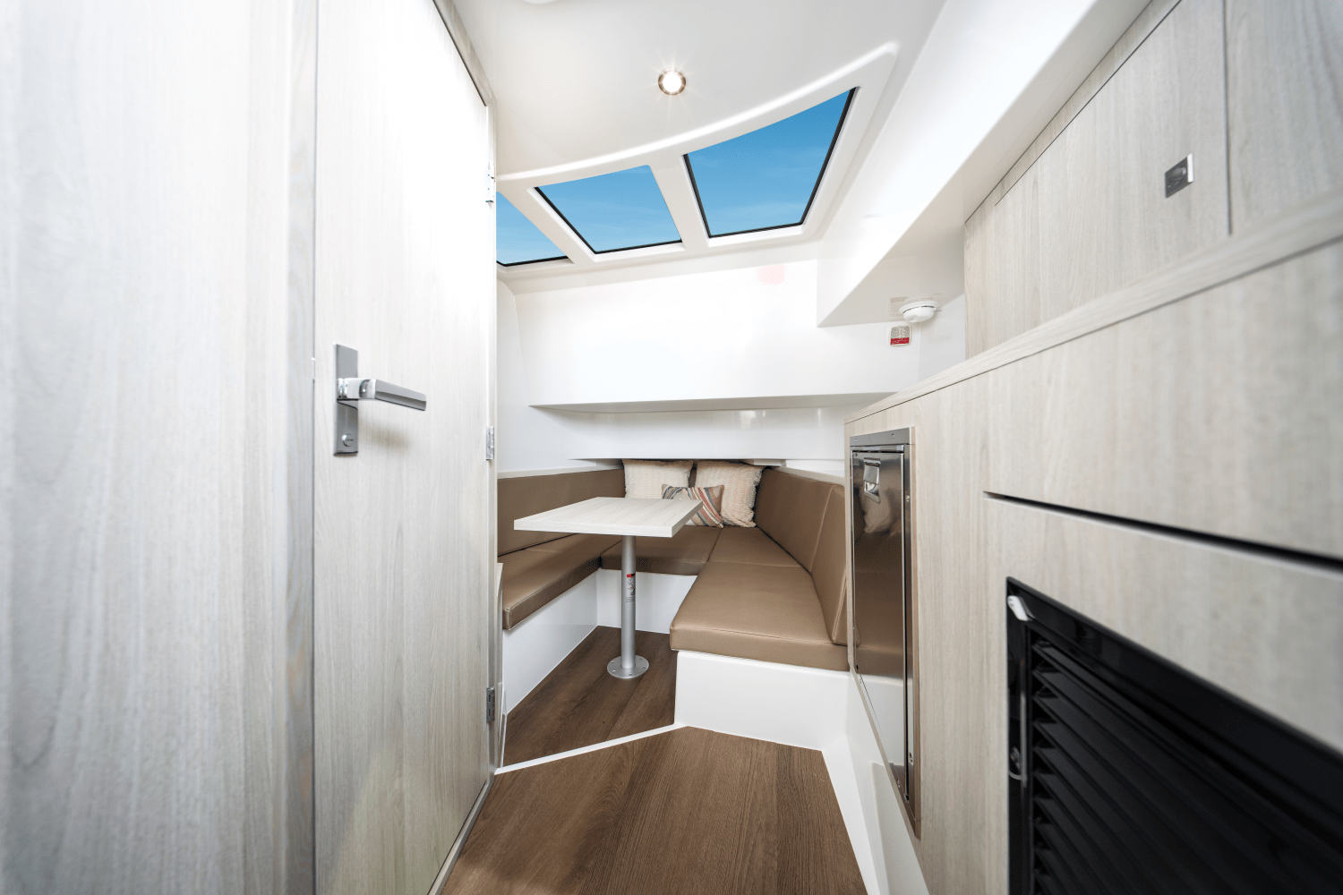 2026 Cruisers Yachts 38 VTR EC Image Thumbnail #28