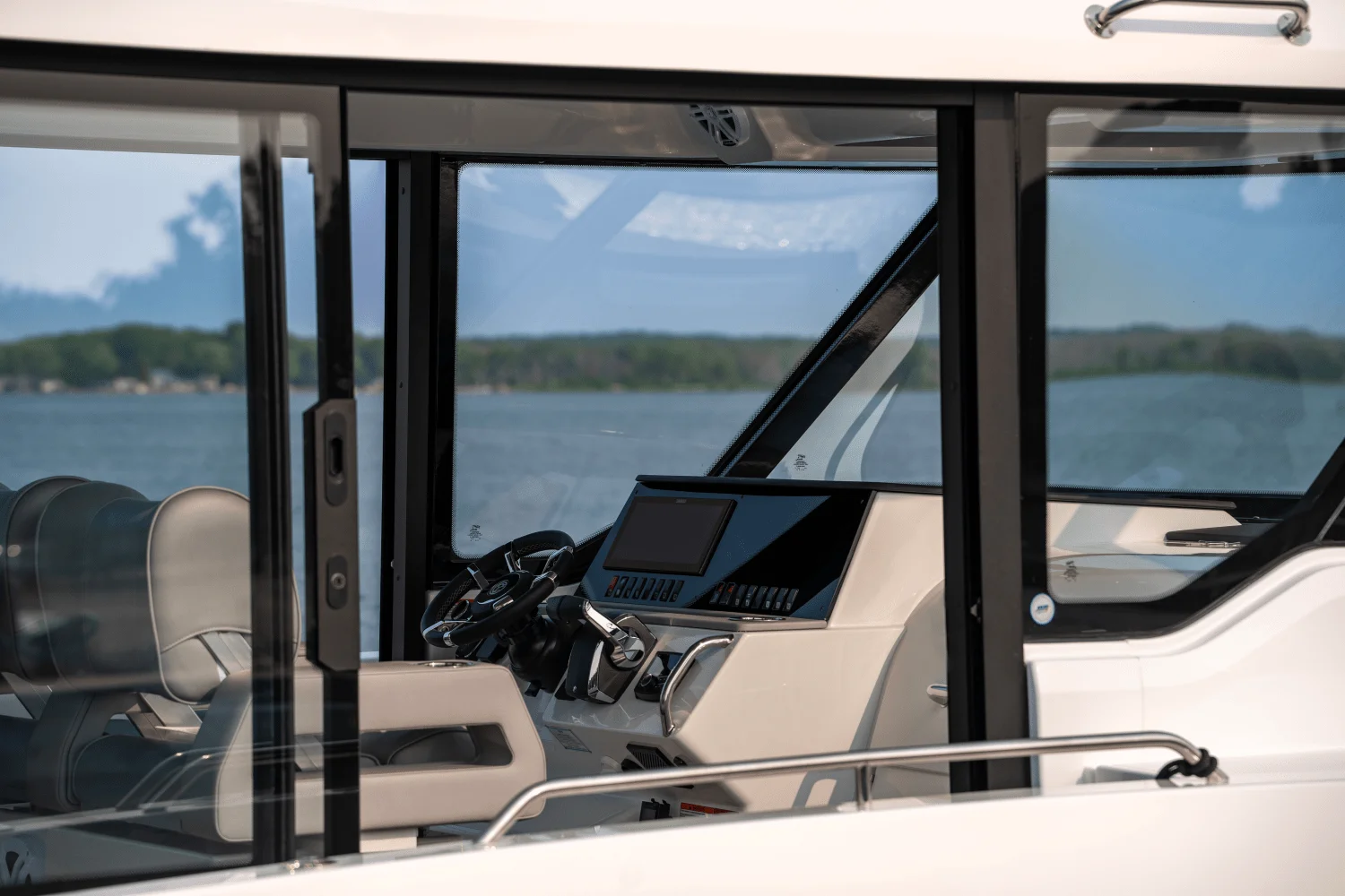 2026 Cruisers Yachts 38 VTR EC Image Thumbnail #8