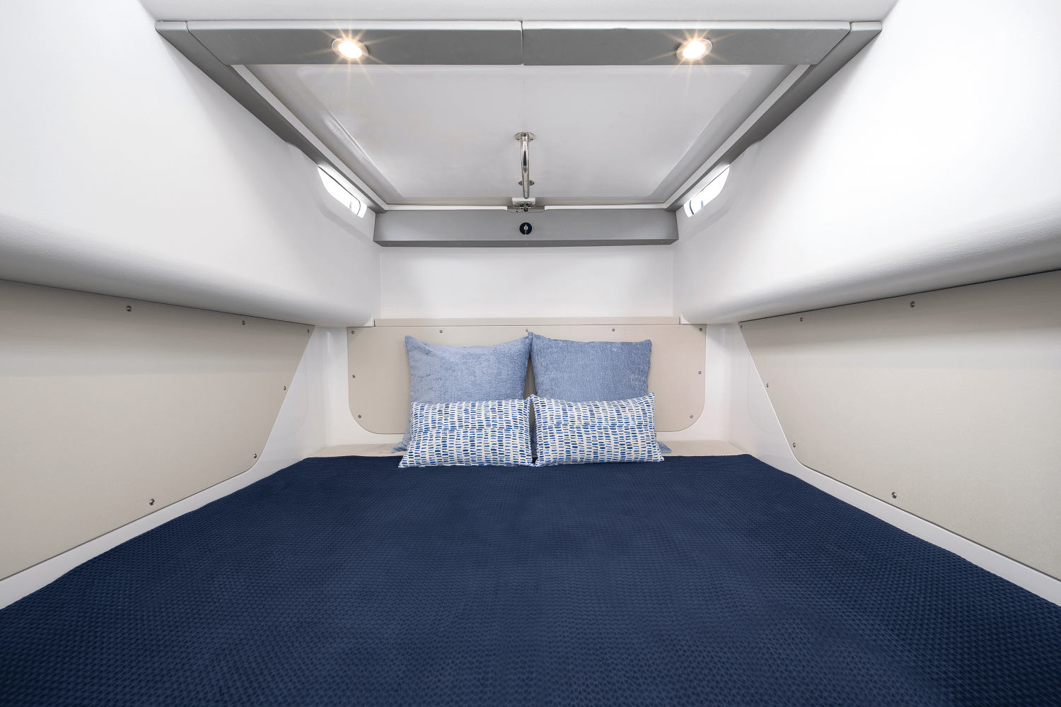 2026 Cruisers Yachts 38 VTR EC Image Thumbnail #33