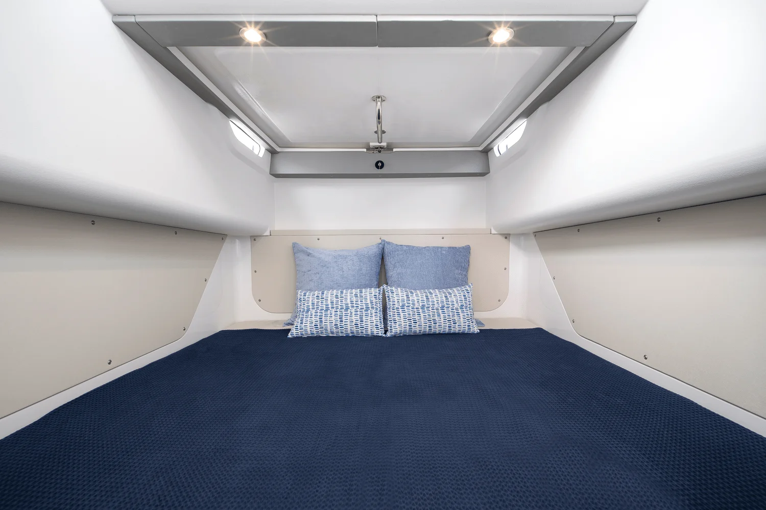 2026 Cruisers Yachts 38 VTR EC Image Thumbnail #33