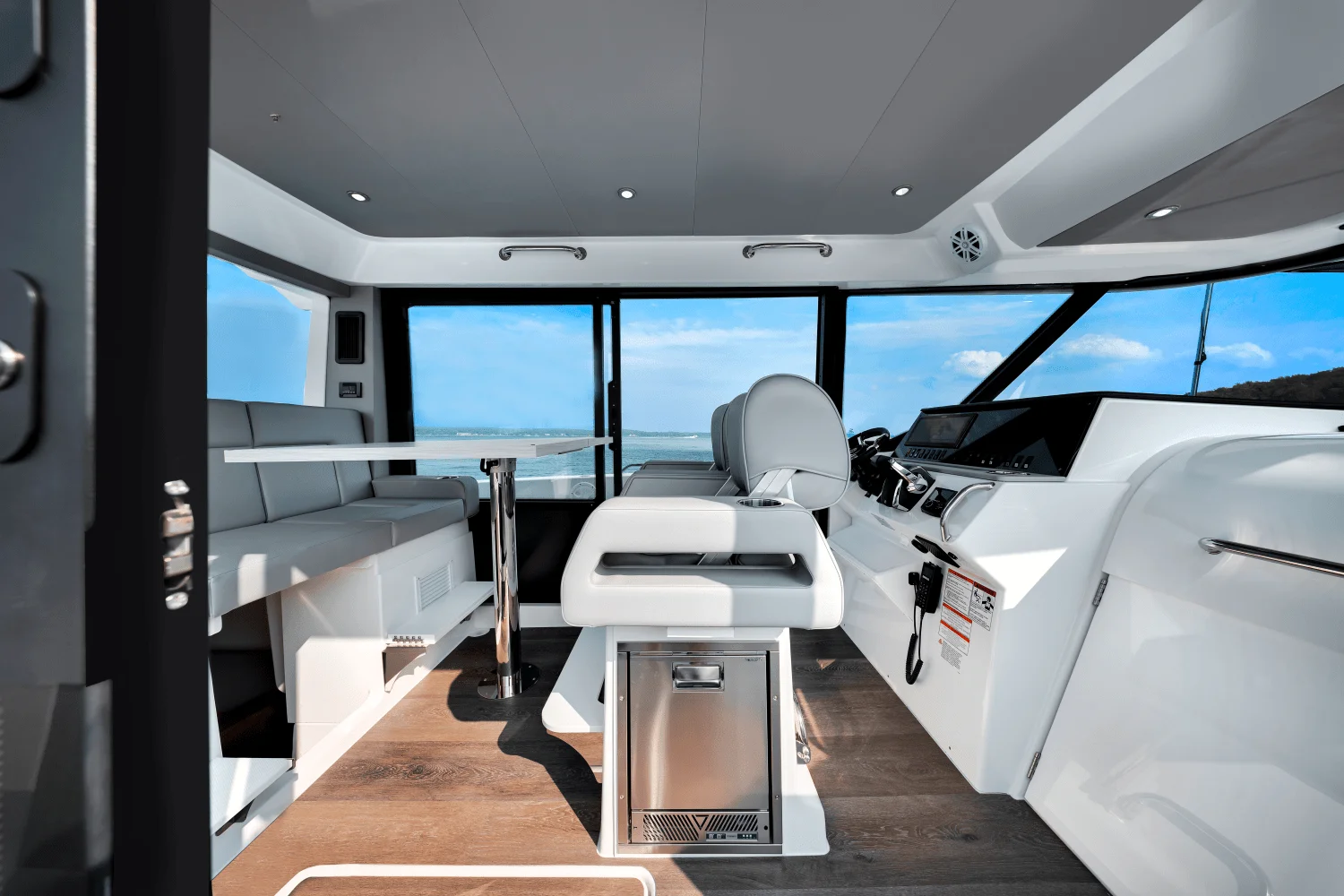 2026 Cruisers Yachts 38 VTR EC Image Thumbnail #9