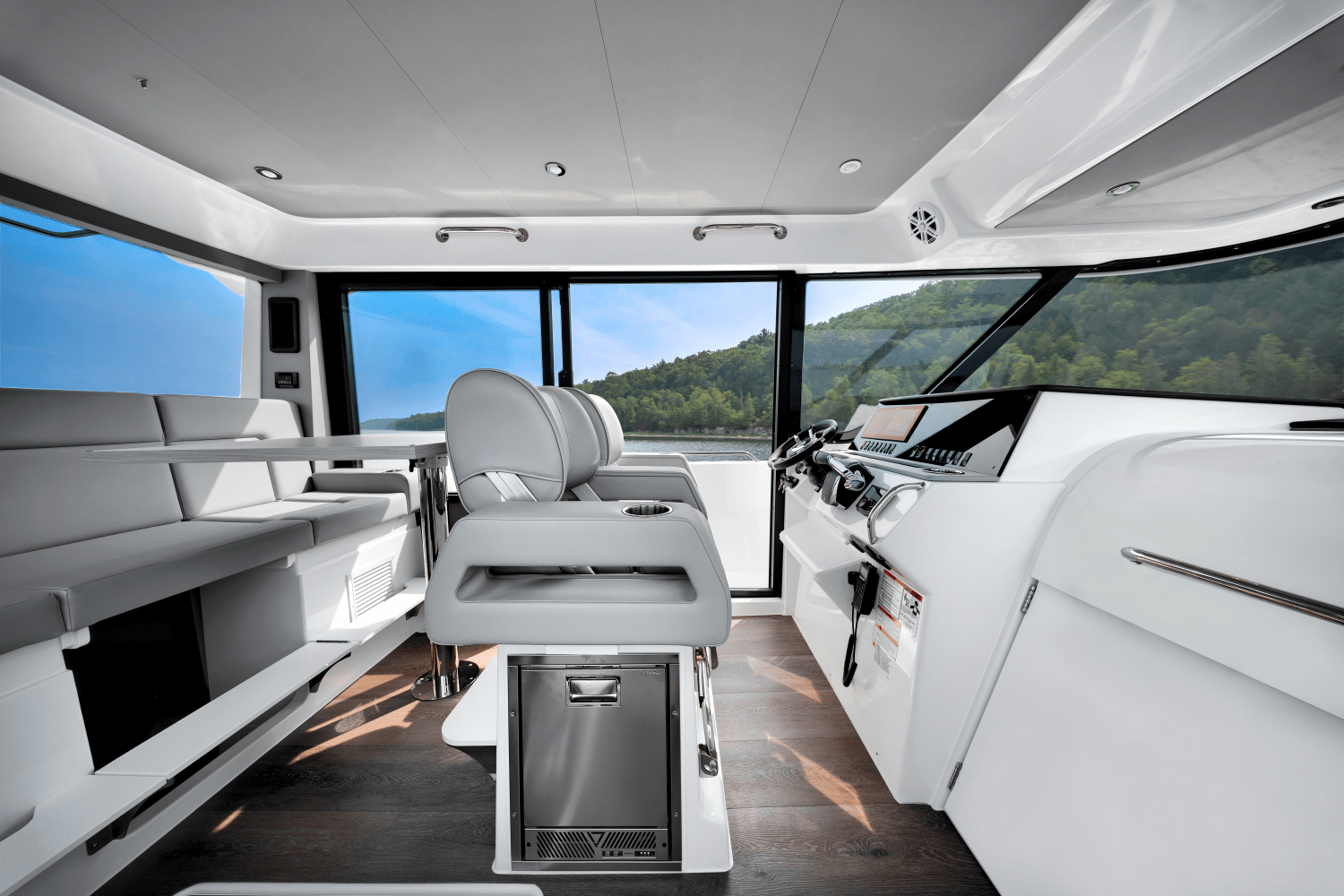 2026 Cruisers Yachts 38 VTR EC Image Thumbnail #10