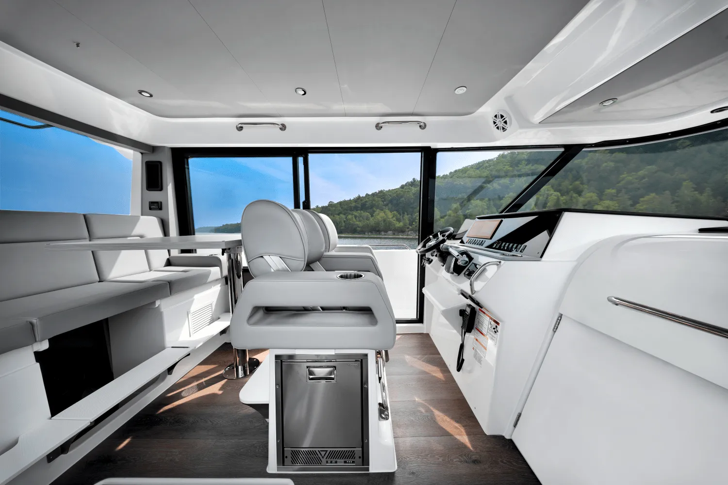 2026 Cruisers Yachts 38 VTR EC Image Thumbnail #10