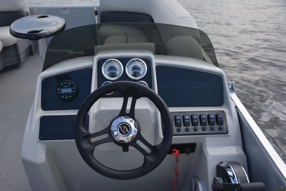 2026 Sylvan Mirage 820 Party Fish Image Thumbnail #2