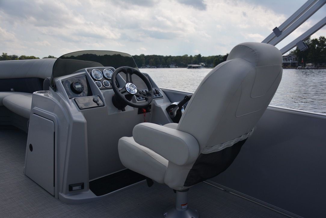 2026 Sylvan Mirage 8520 Party Fish Image Thumbnail #3