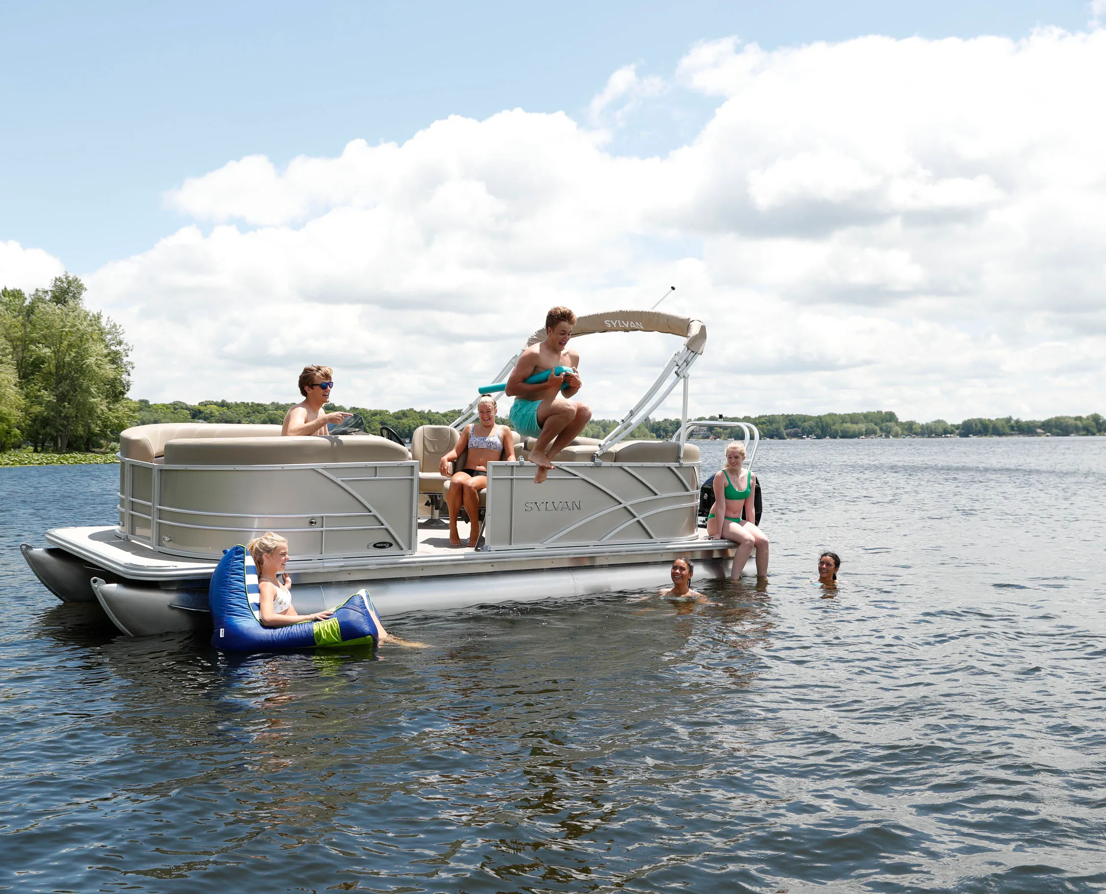 2026 Sylvan Mirage 8520 Cruise Image Thumbnail #0