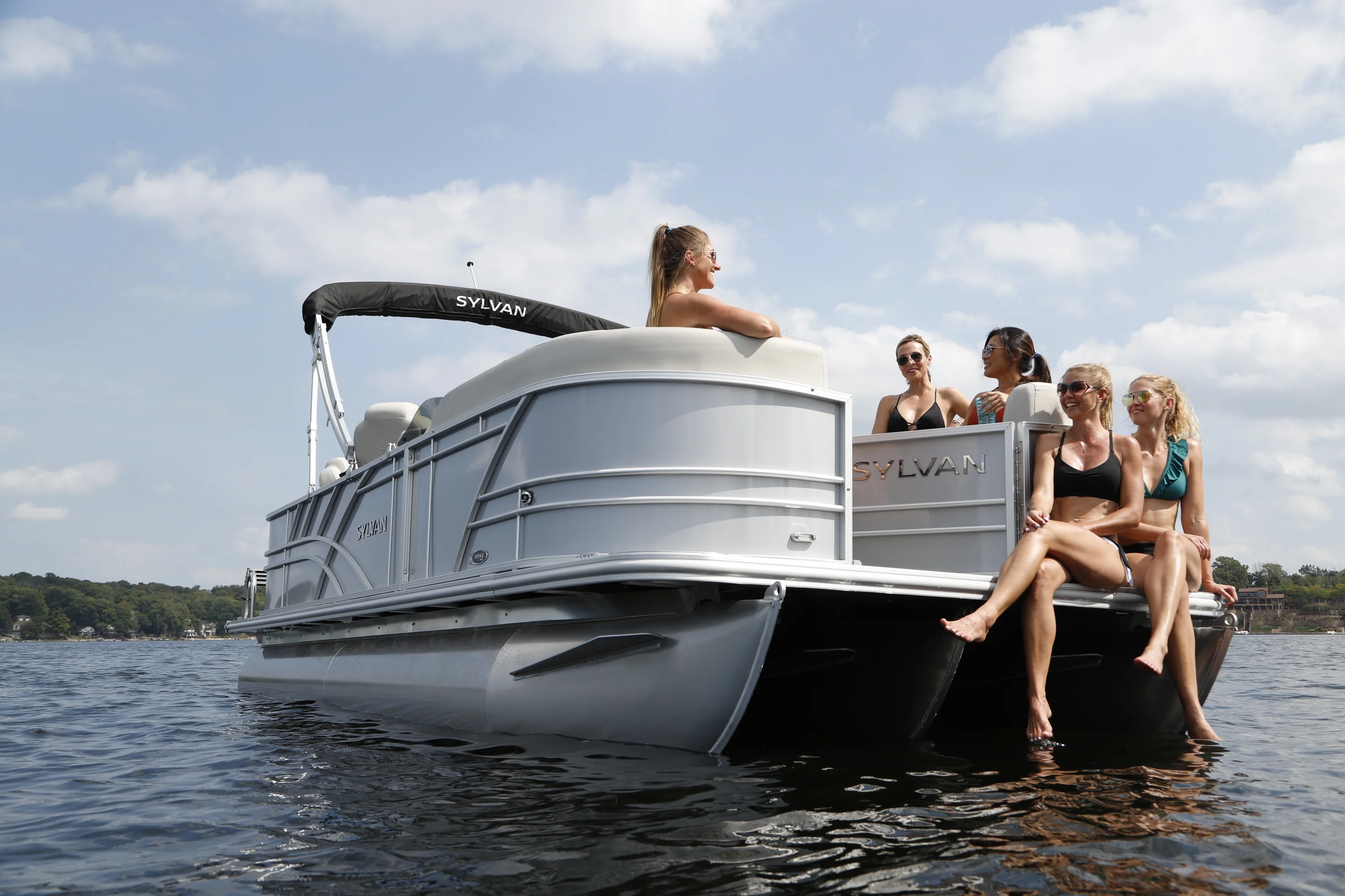 2026 Sylvan Mirage 8522 Party Fish 4.0 Image Thumbnail #1