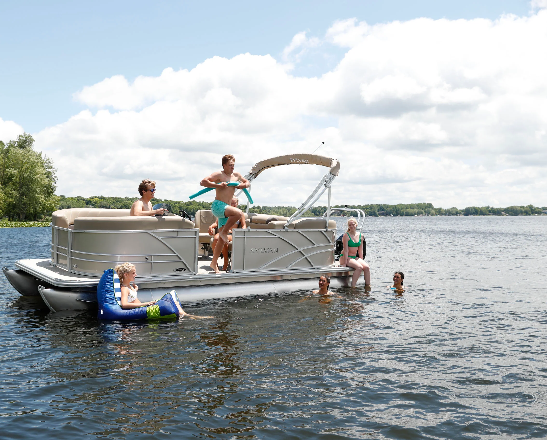 2026 Sylvan Mirage 8522 Cruise Image Thumbnail #2