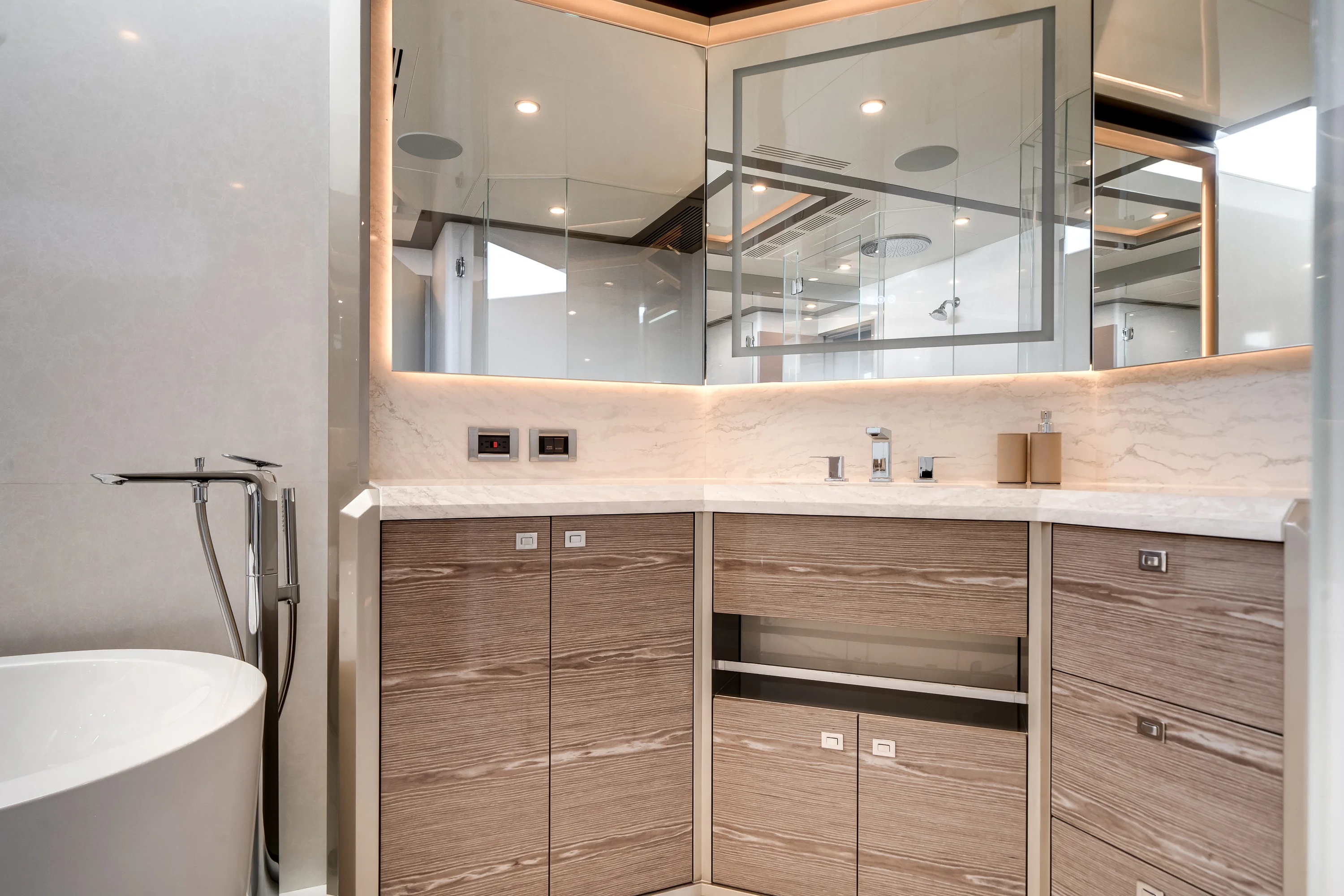 2026 Ocean Alexander 35R Image Thumbnail #68