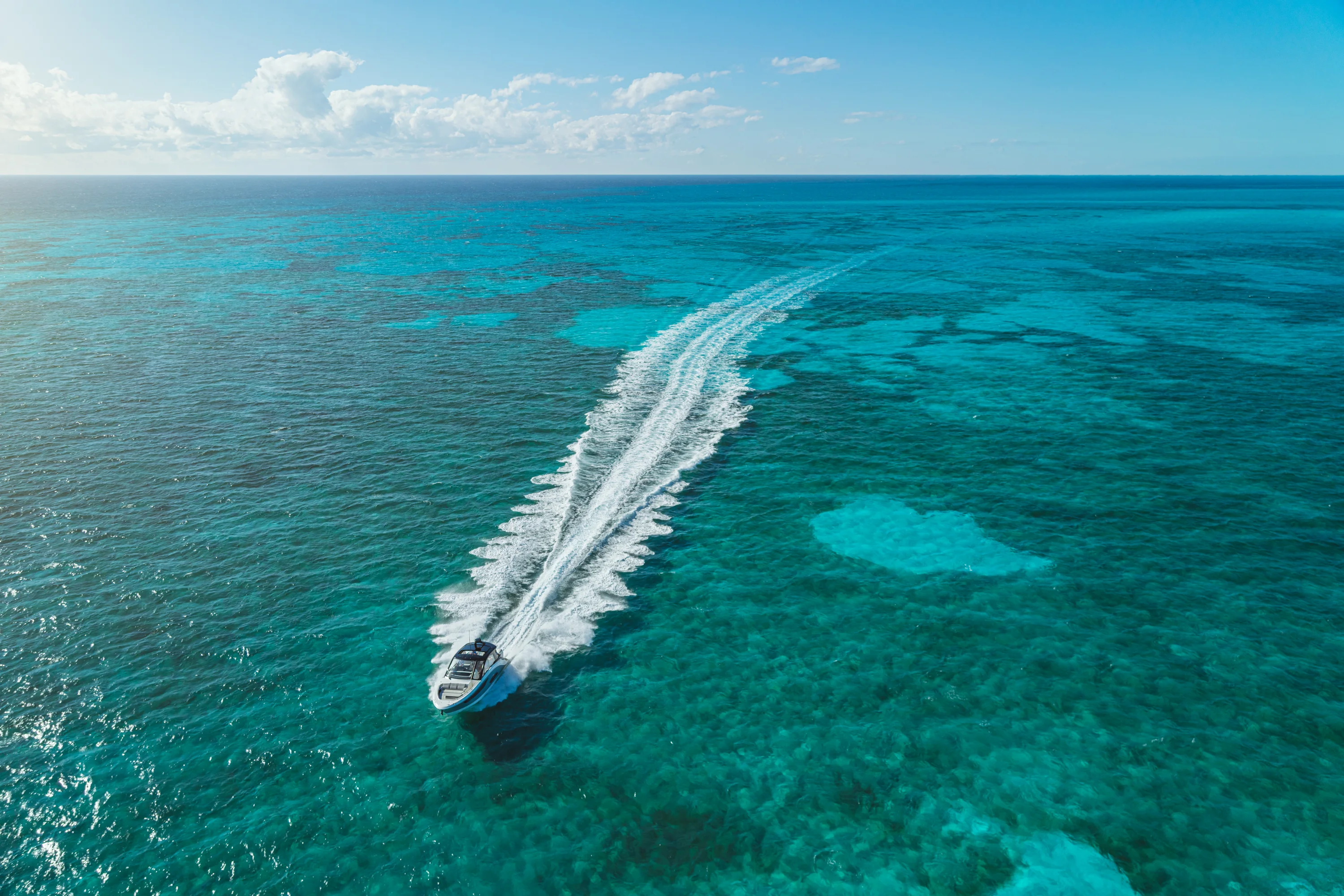 2026 Sea Ray Sundancer 370 Outboard Image Thumbnail #10